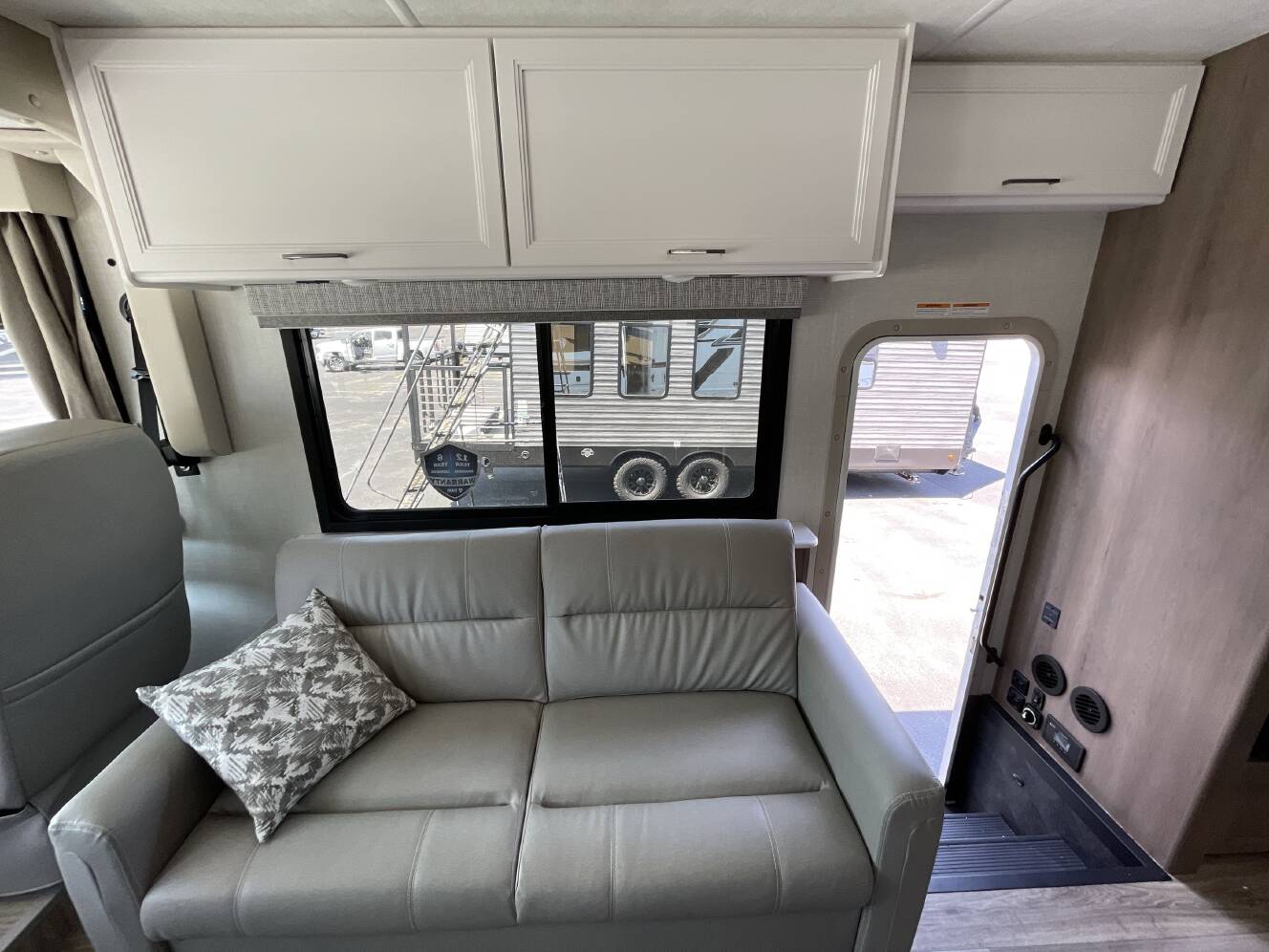A photo of this 2027 Thor FREEDOM TRAVELER A32