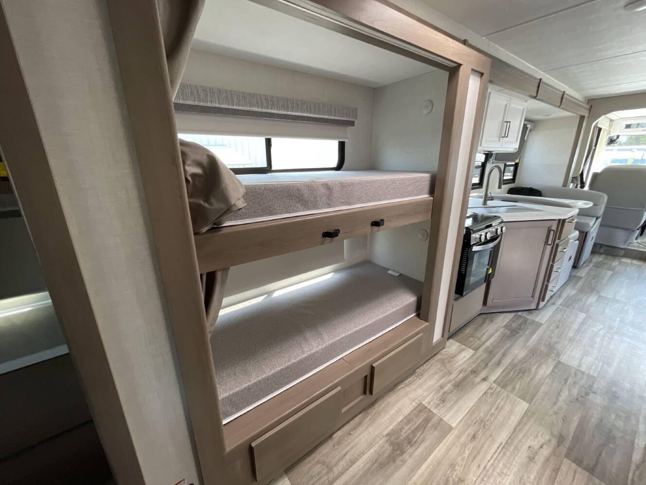 A photo of this 2027 Thor FREEDOM TRAVELER A32