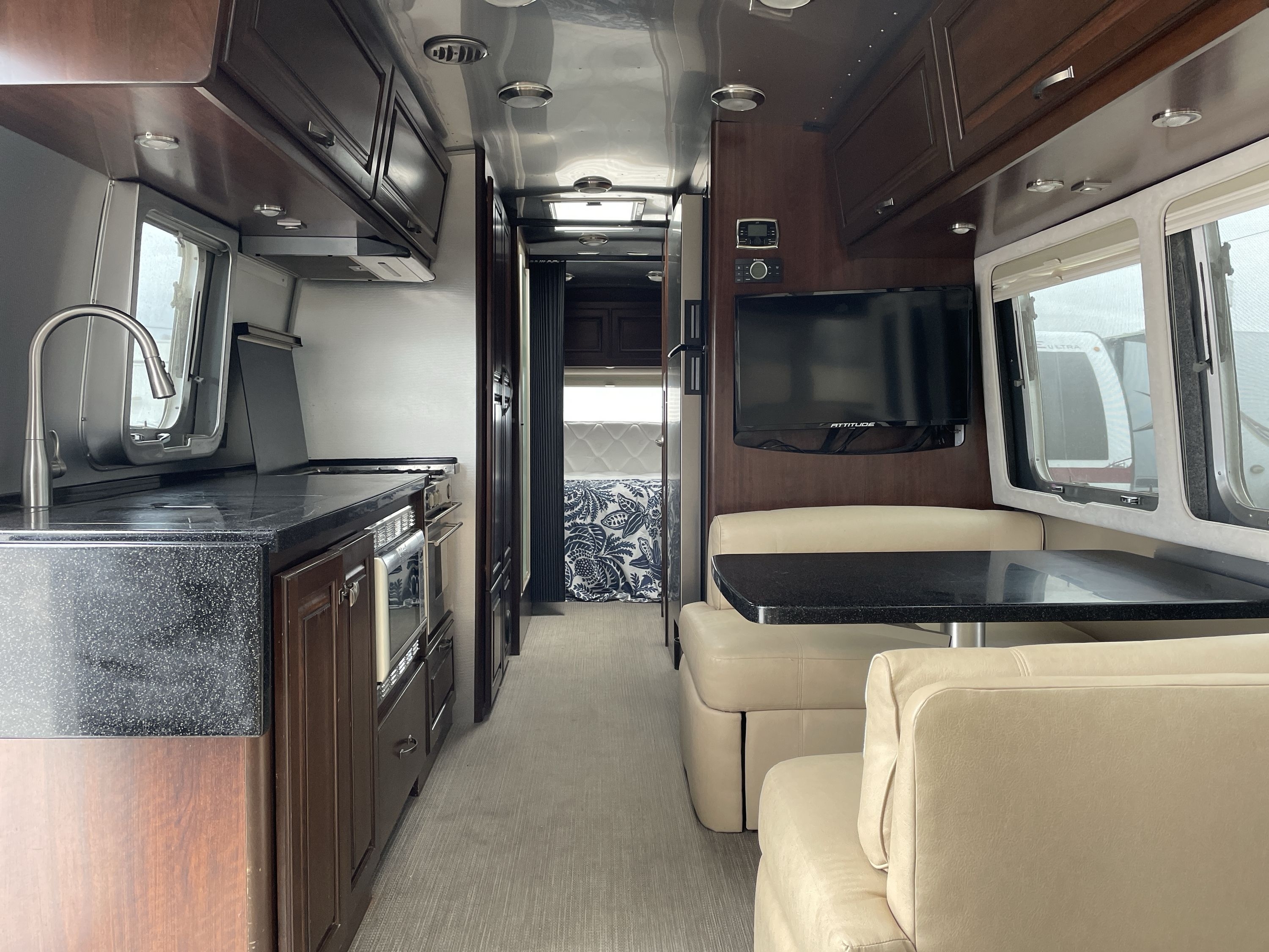 2016 Airstream CLASSIC 30 in grain valley MO