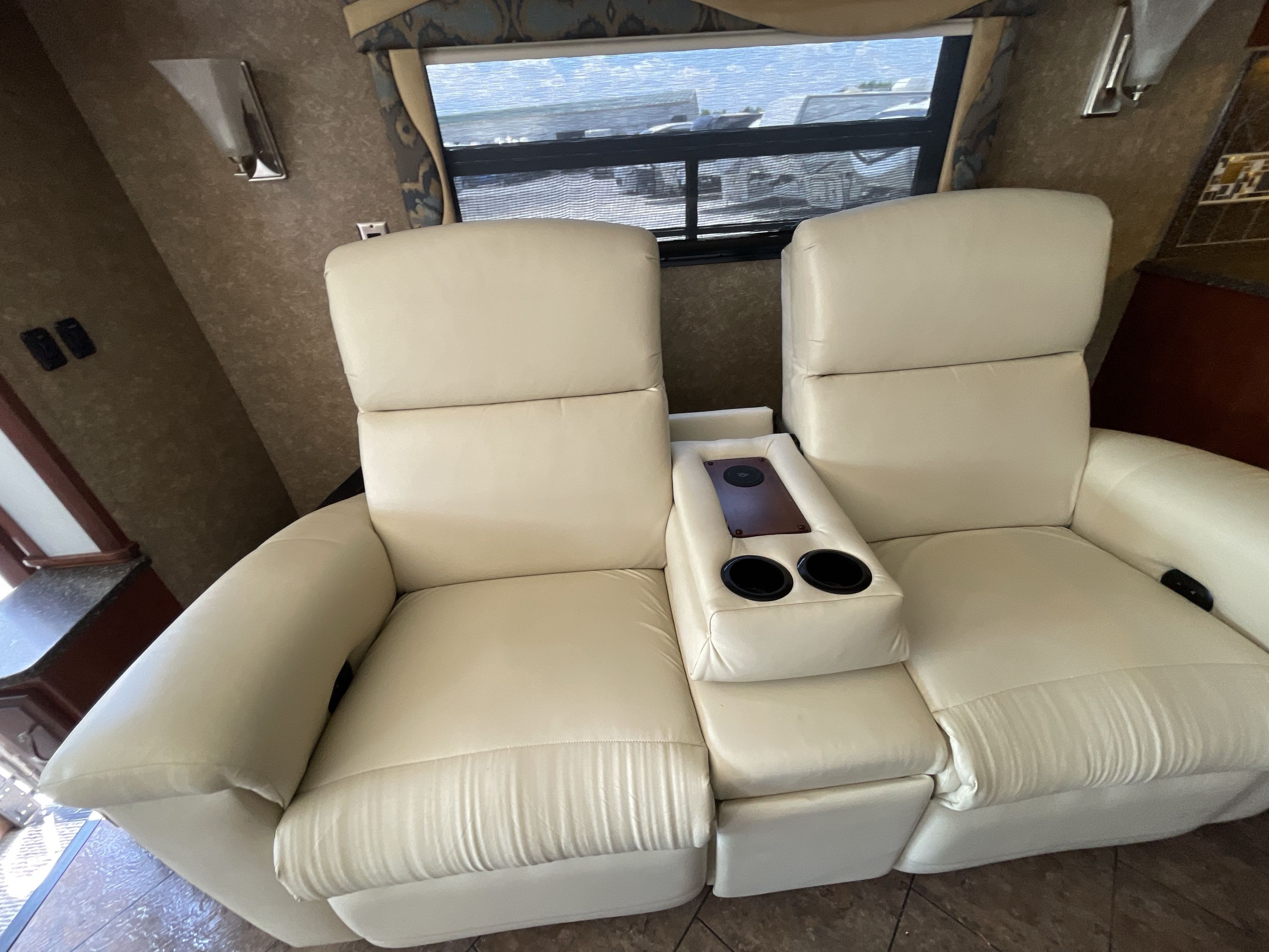 2015 Newmar CANYON STAR 3914 in hendersonville NC
