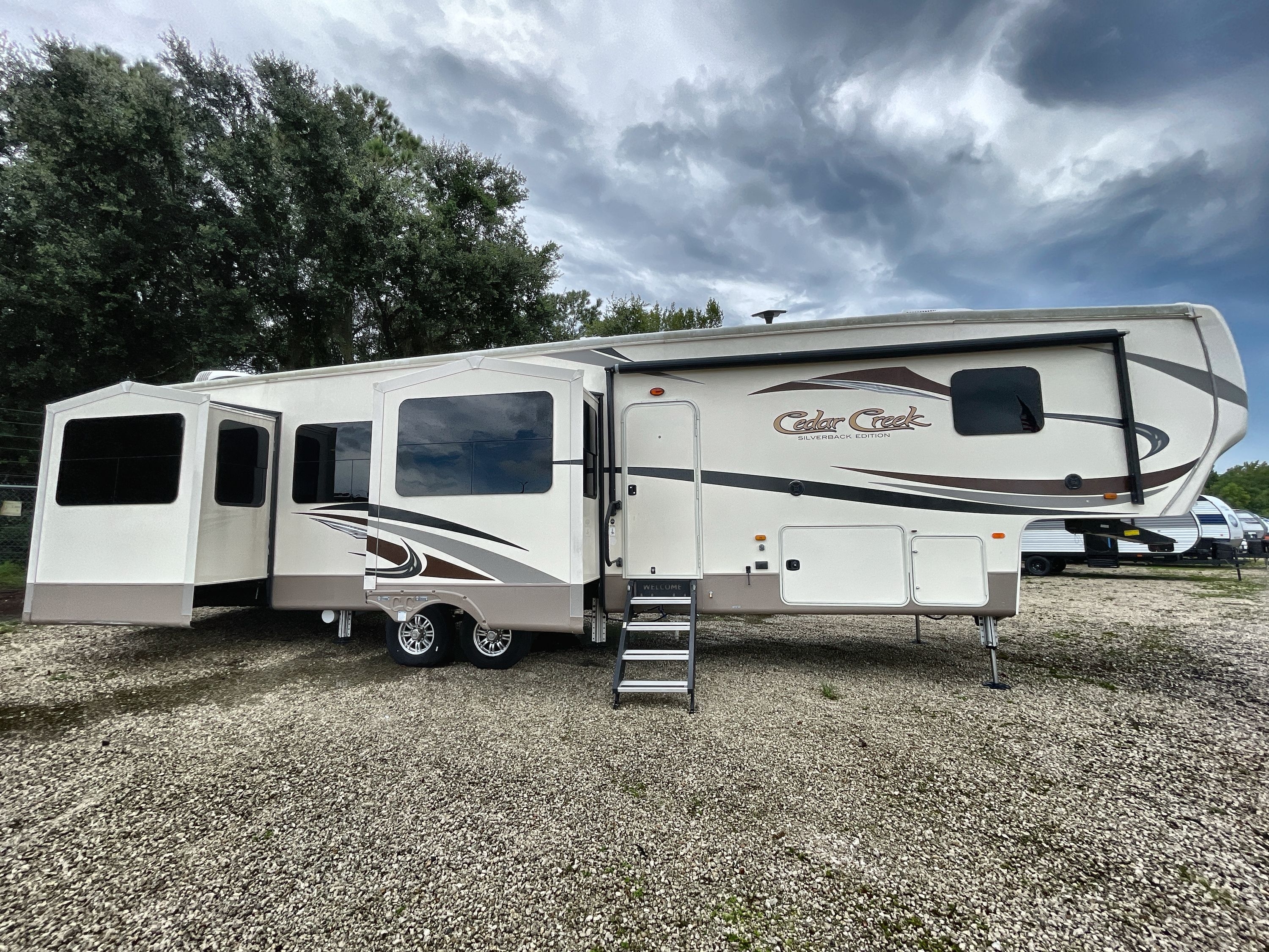 2018 Forest River CEDAR CREEK SILVERBACK 37RL in st. augustine FL