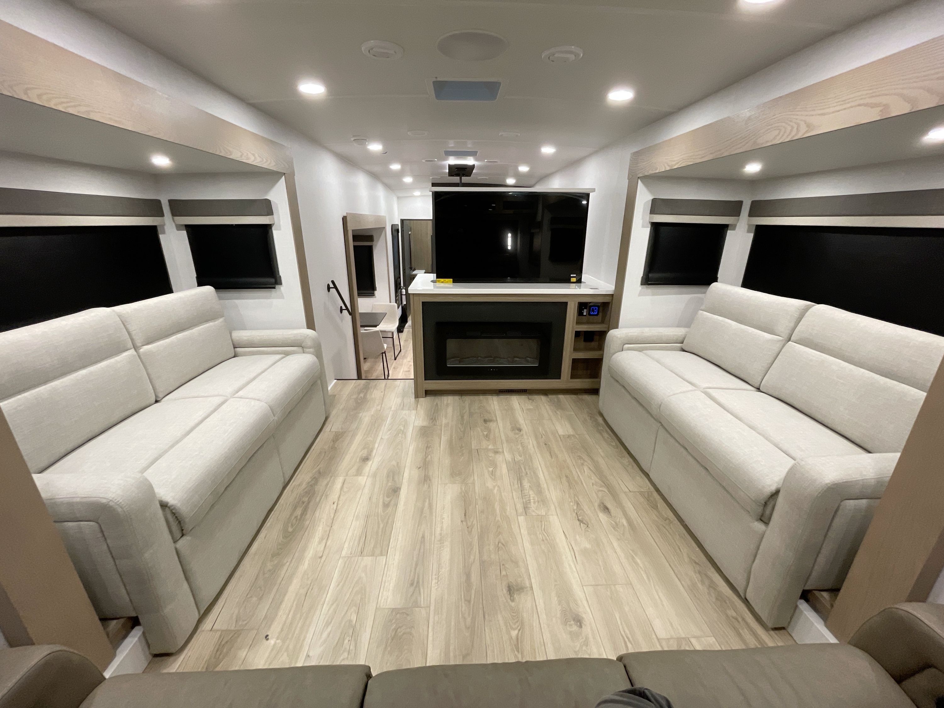 2026 Forest River ROCKWOOD SIGNATURE 402SFL in richmond IN