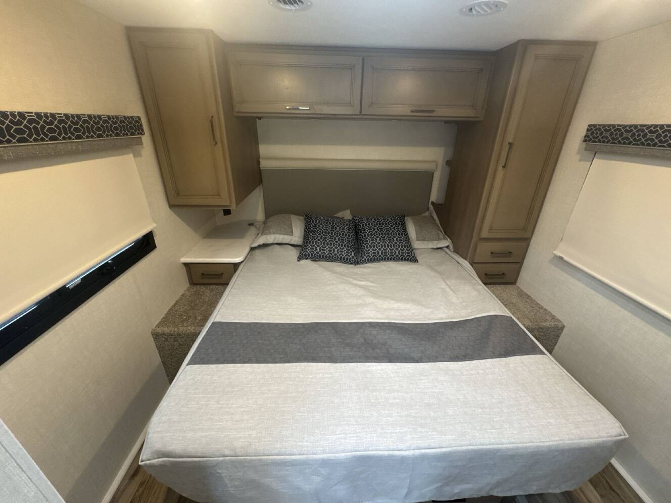 A photo of this 2027 Thor FREEDOM TRAVELER A26