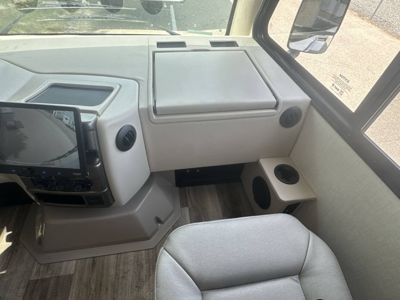 A photo of this 2027 Thor FREEDOM TRAVELER A26