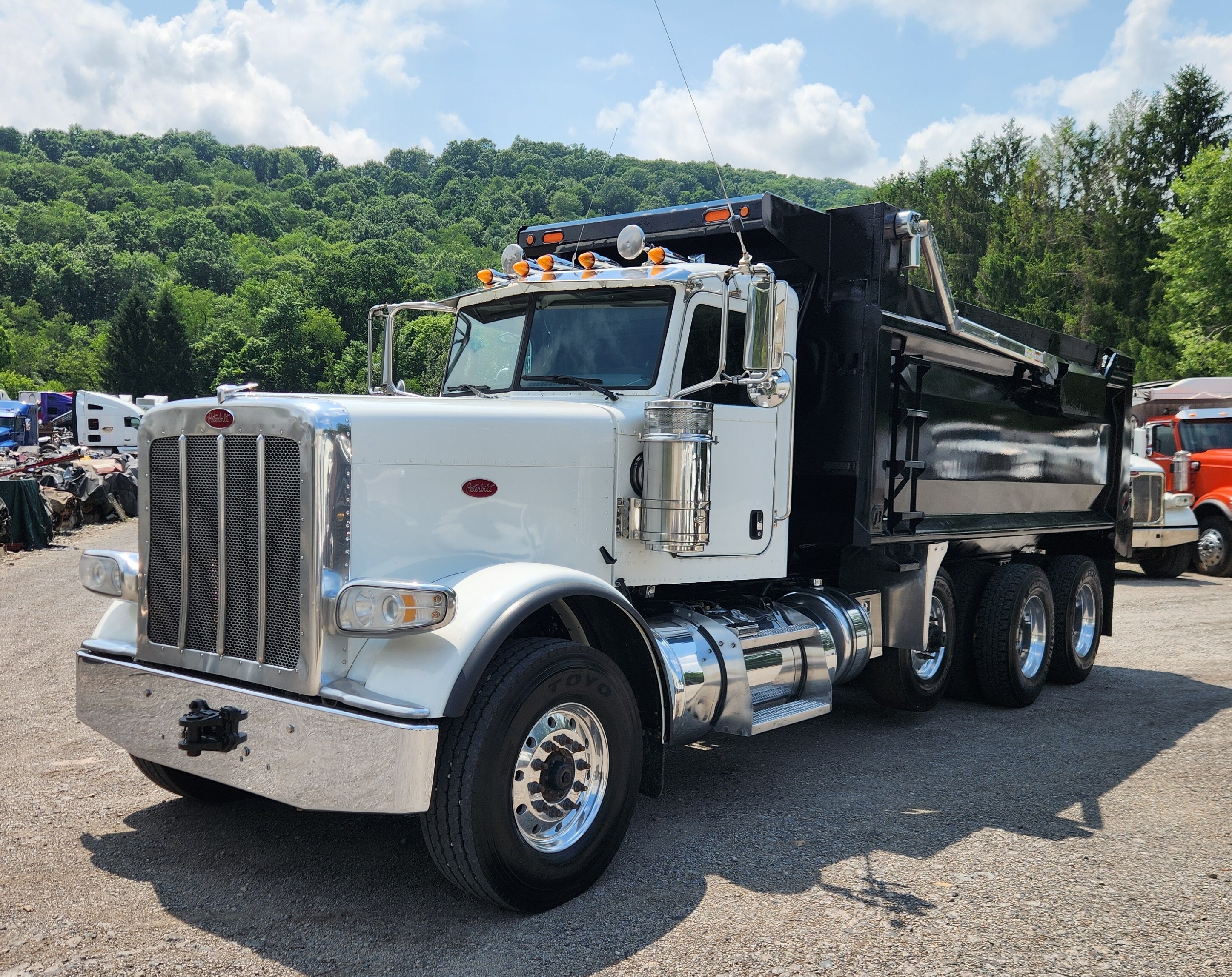 2020 PETERBILT 389 in Butler, PA