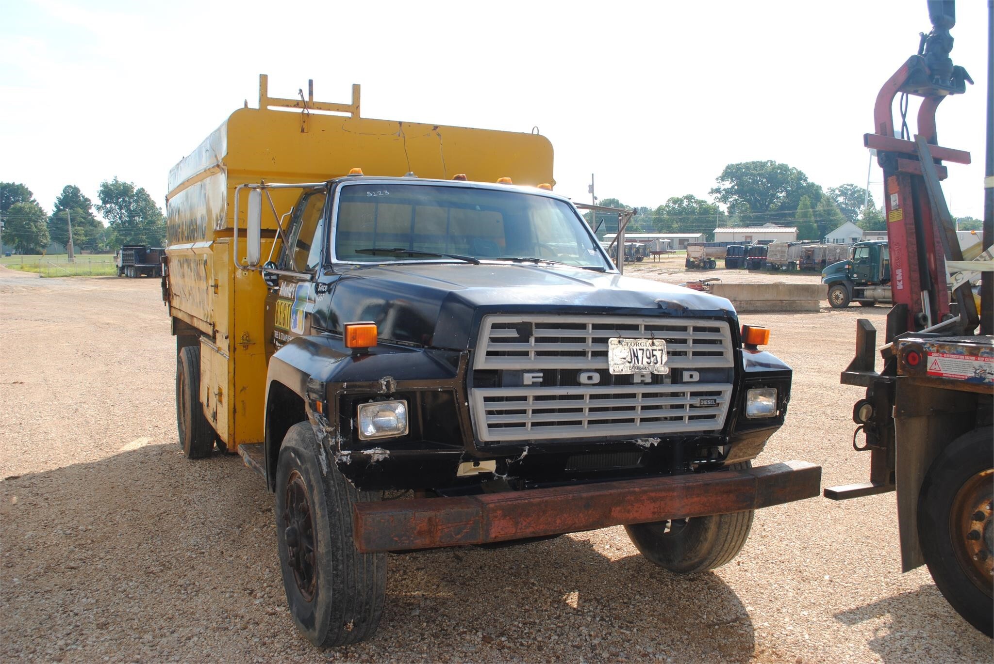 1987 FORD F800 in Covington, TN