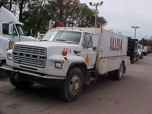 1984 FORD F700 in Covington, TN