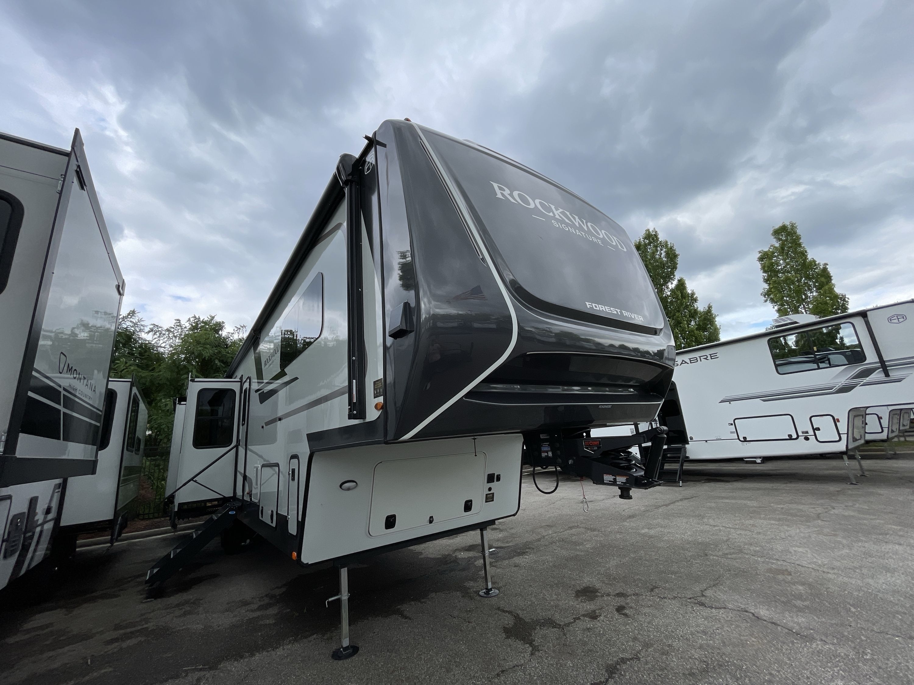 2027 Forest River ROCKWOOD SIGNATURE 404SRK in roanoke VA