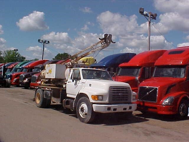 1995 FORD F800 in Covington, TN