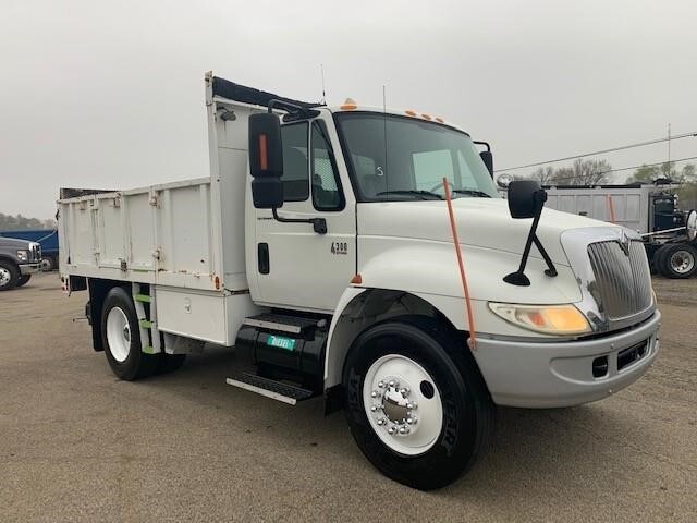 2007 INTERNATIONAL DURASTAR 4300 in Chatham, VA