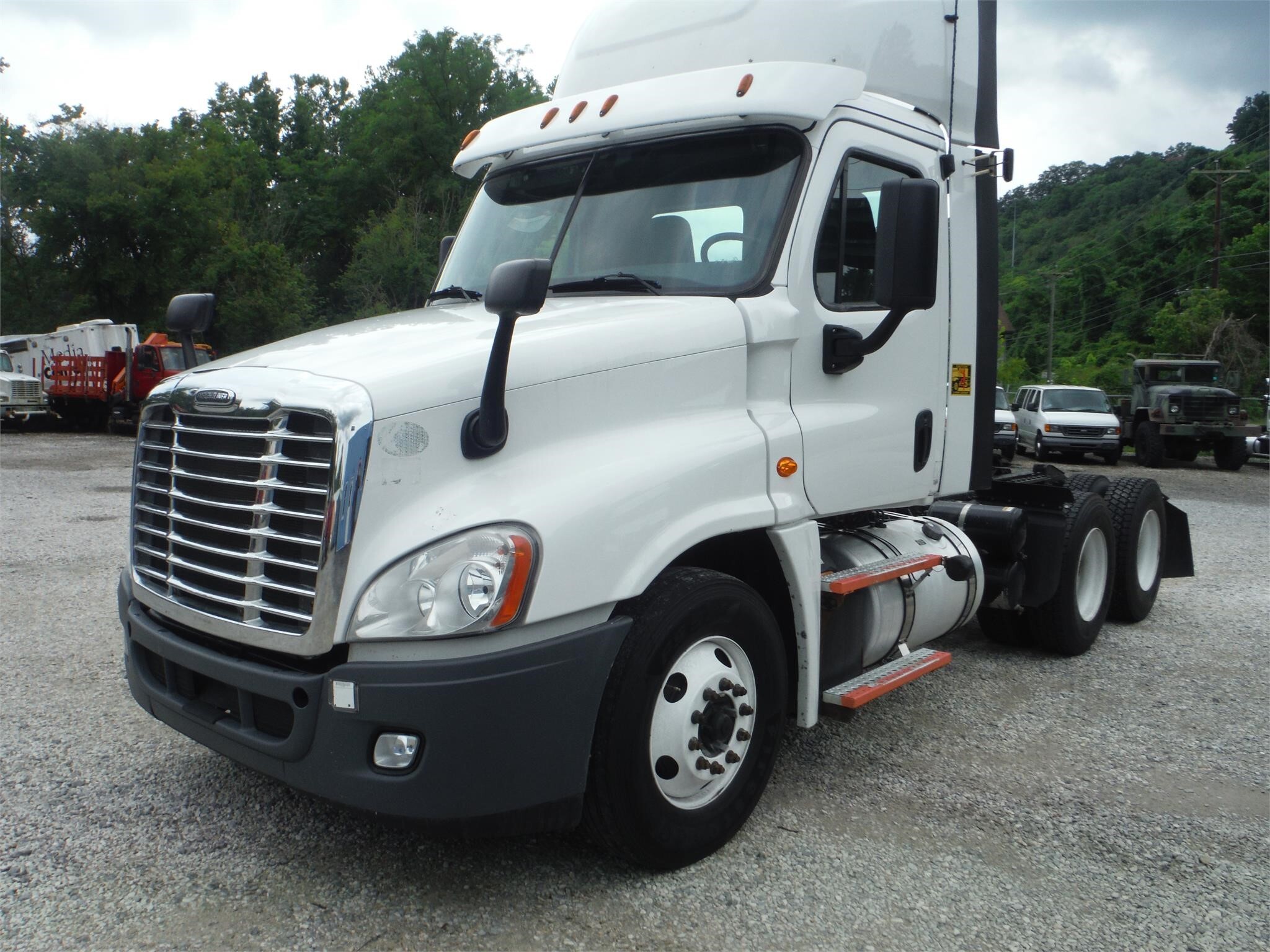 2017 FREIGHTLINER CASCADIA 125 in Charleston, WV