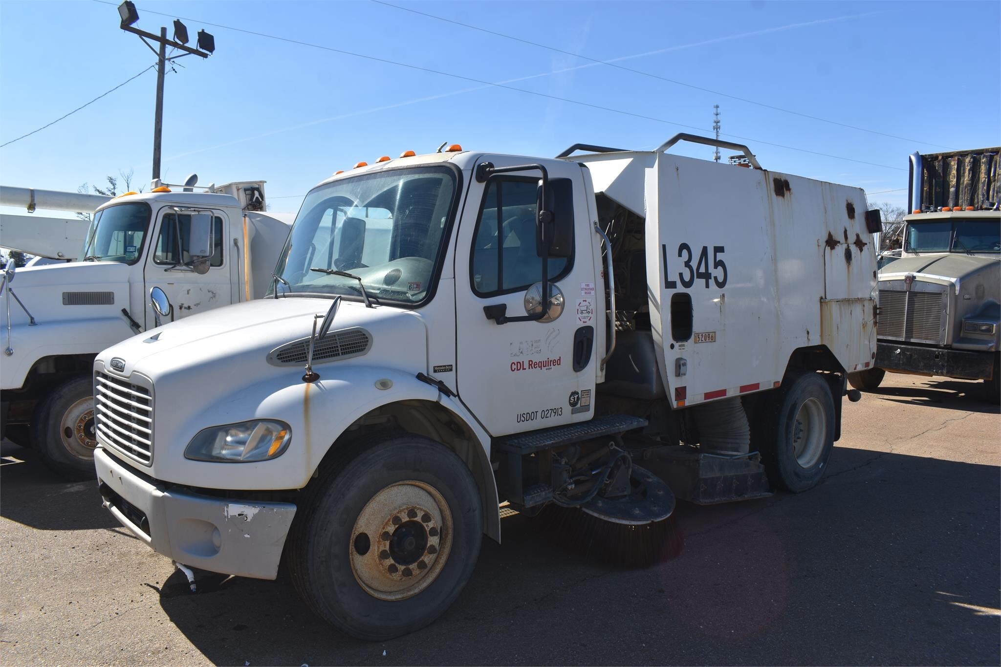 2006 FREIGHTLINER BUSINESS CLASS M2 106 in Covington, TN
