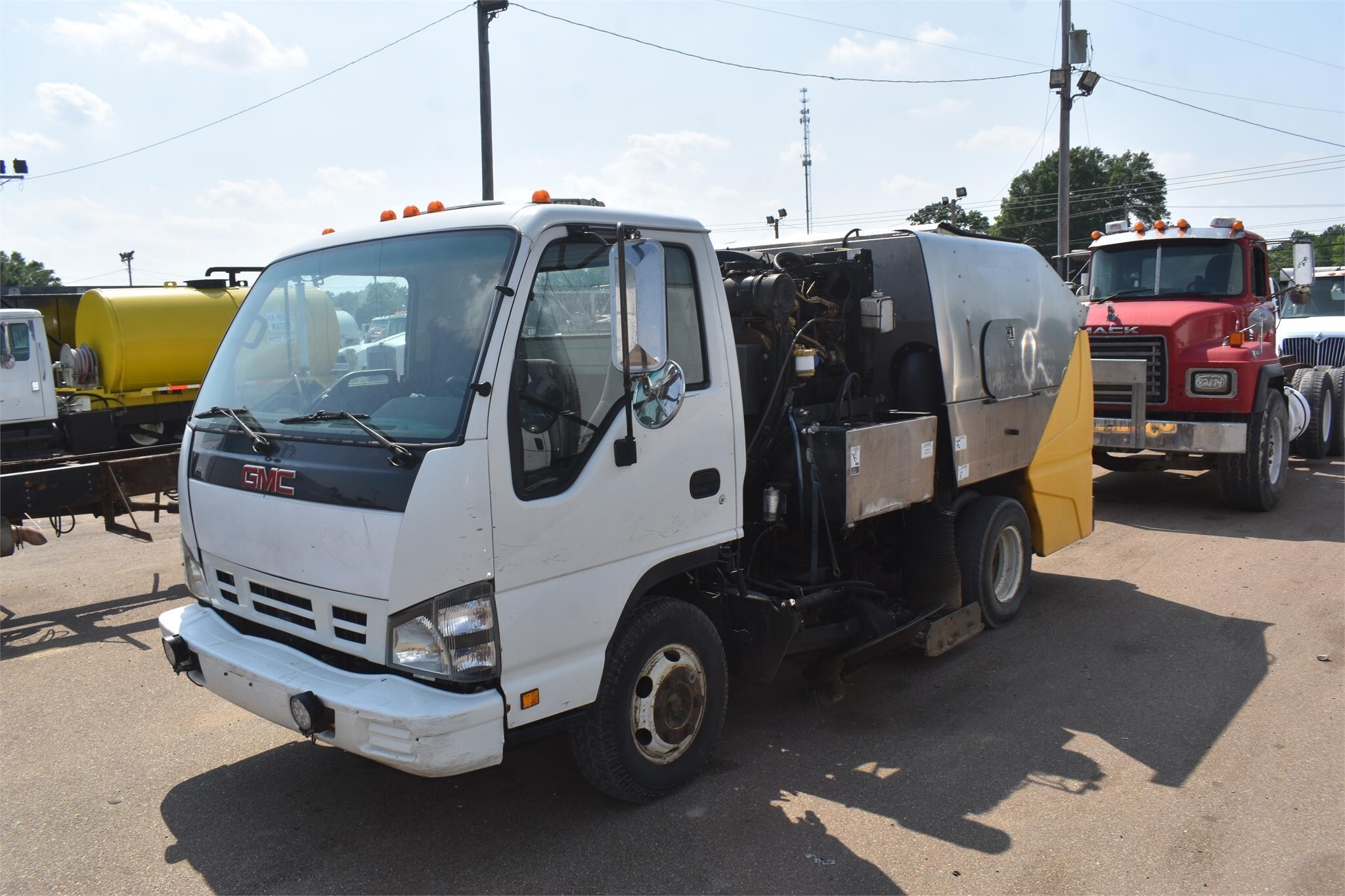 2007 GMC W4500 in Covington, TN