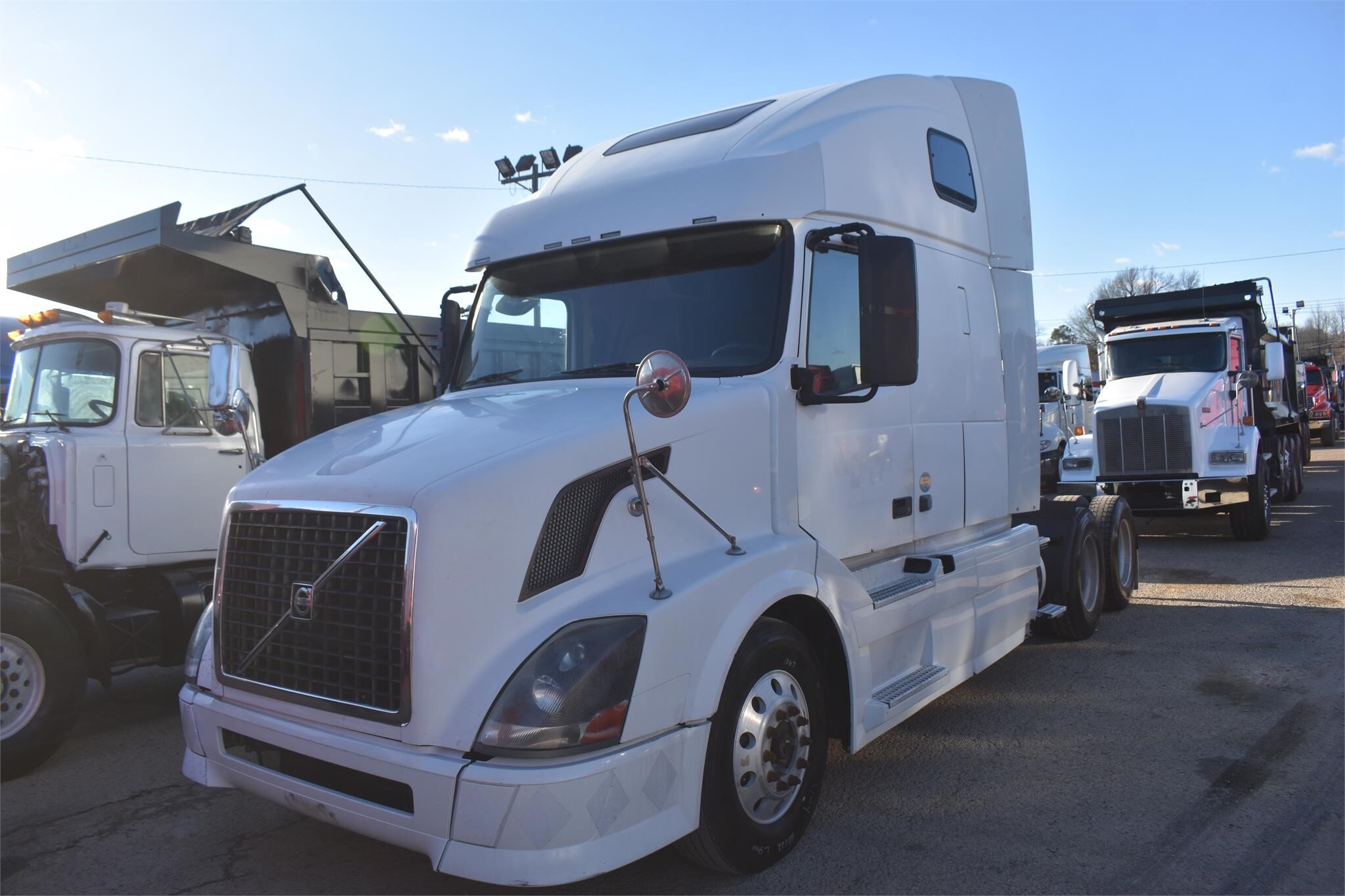 2013 VOLVO VN 630 in Covington, TN