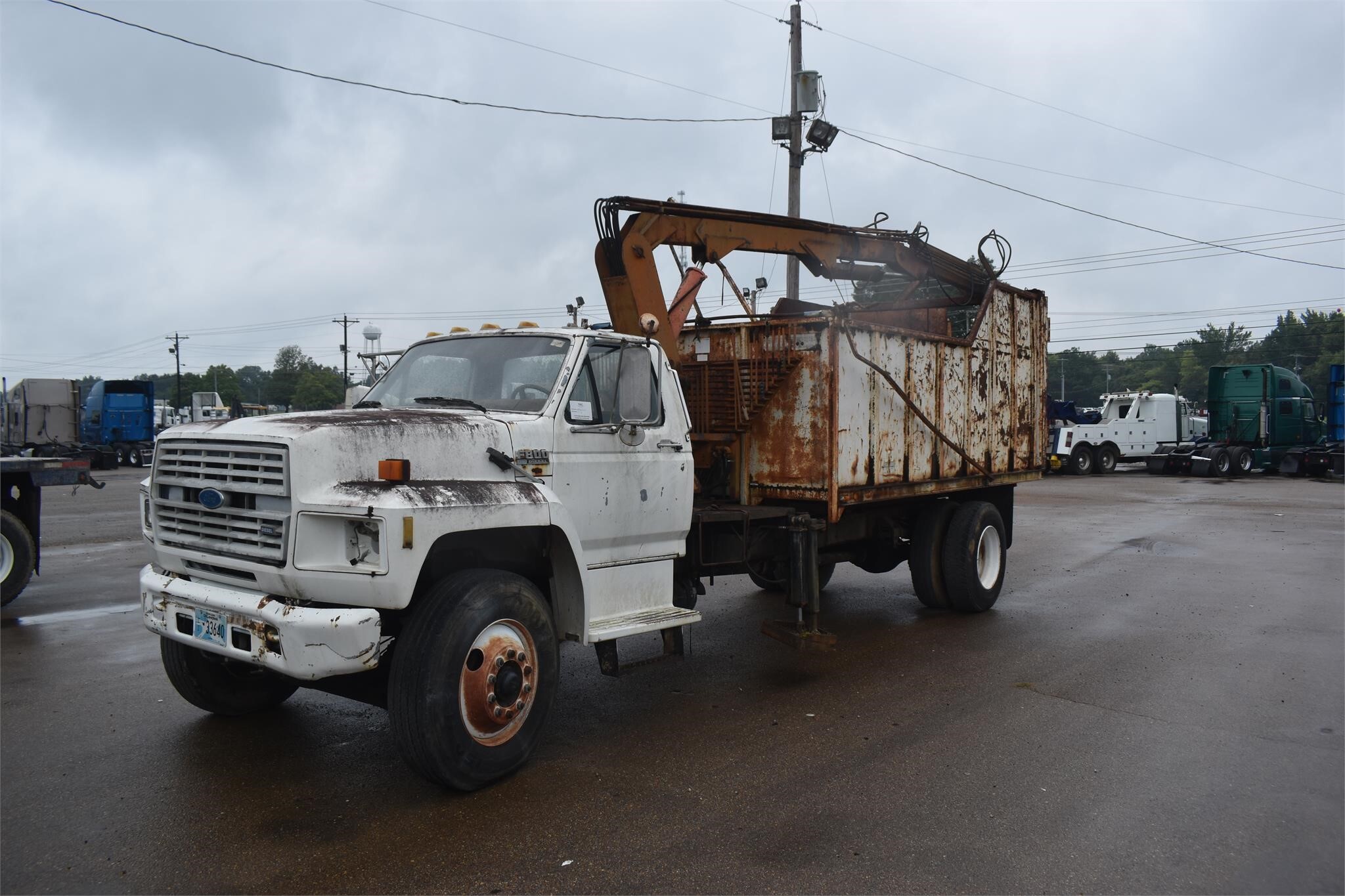 1991 FORD F800 in Covington, TN