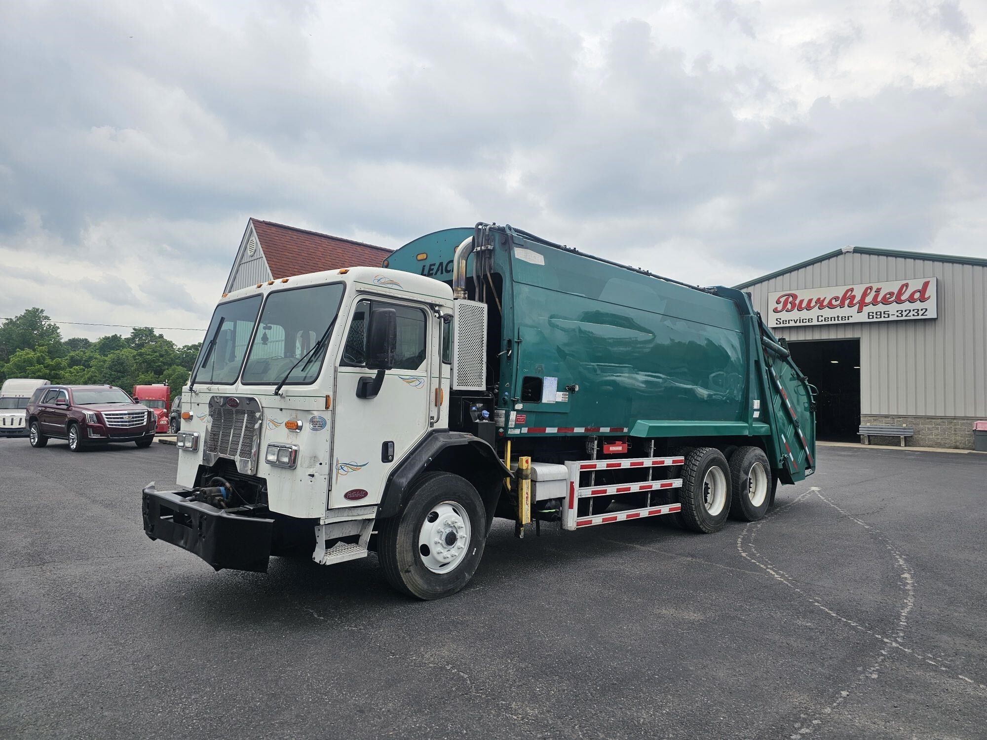 2017 PETERBILT 320 in Duncansville, PA