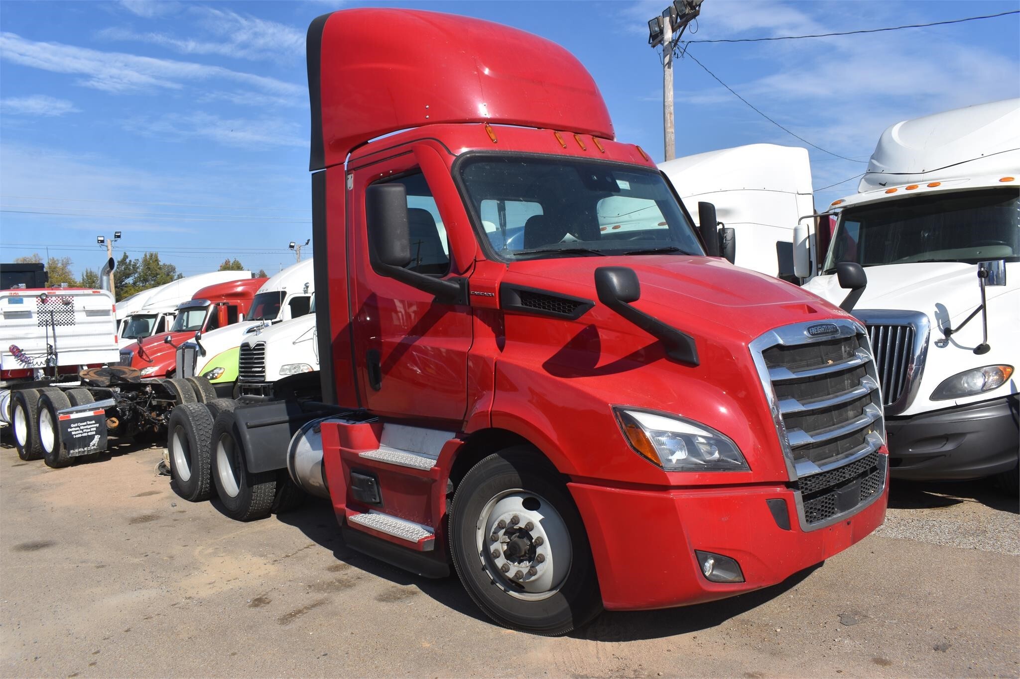 2021 FREIGHTLINER CASCADIA 116 in Covington, TN