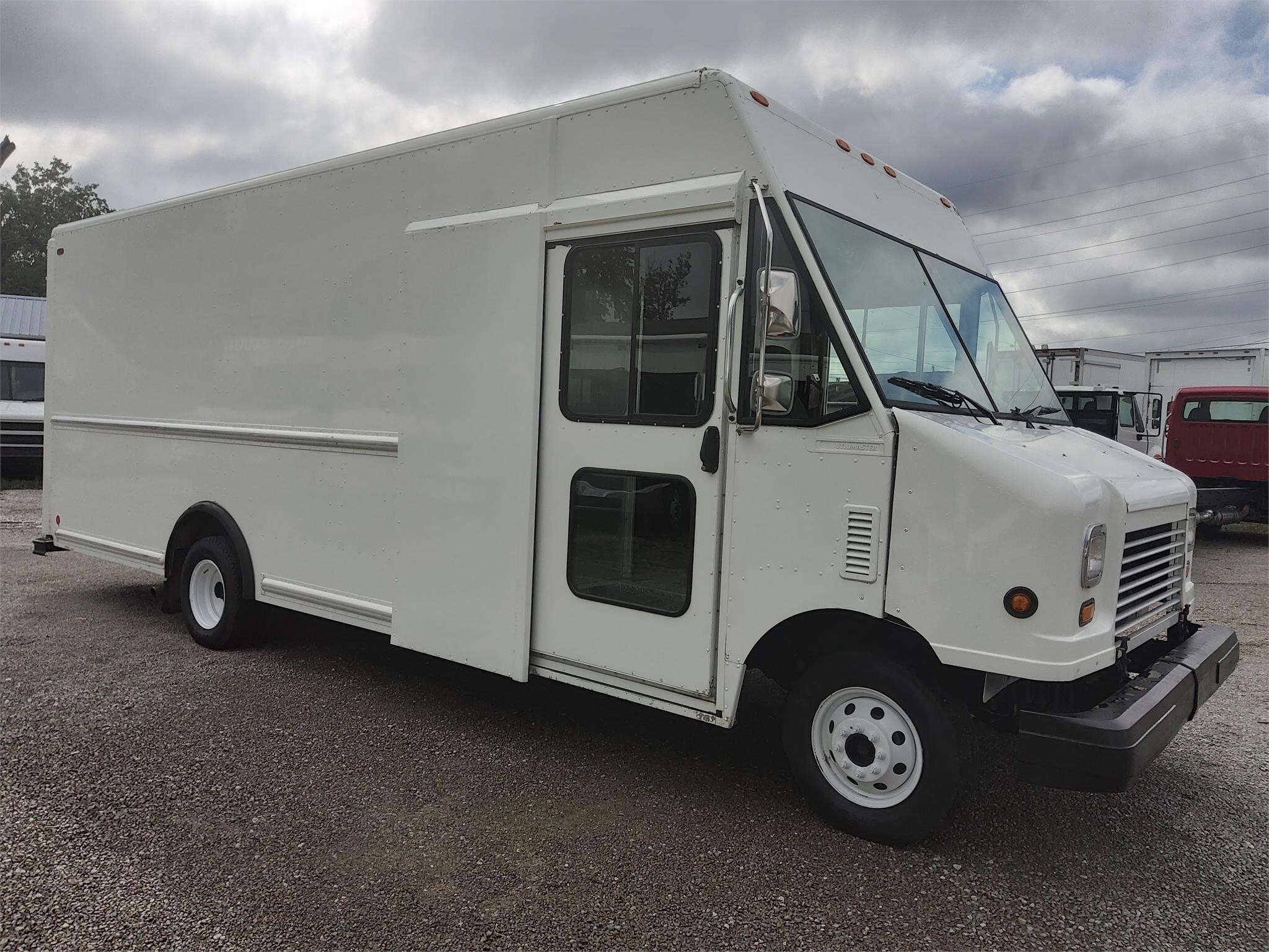 2006 FORD E450 in Fort Wayne, IN