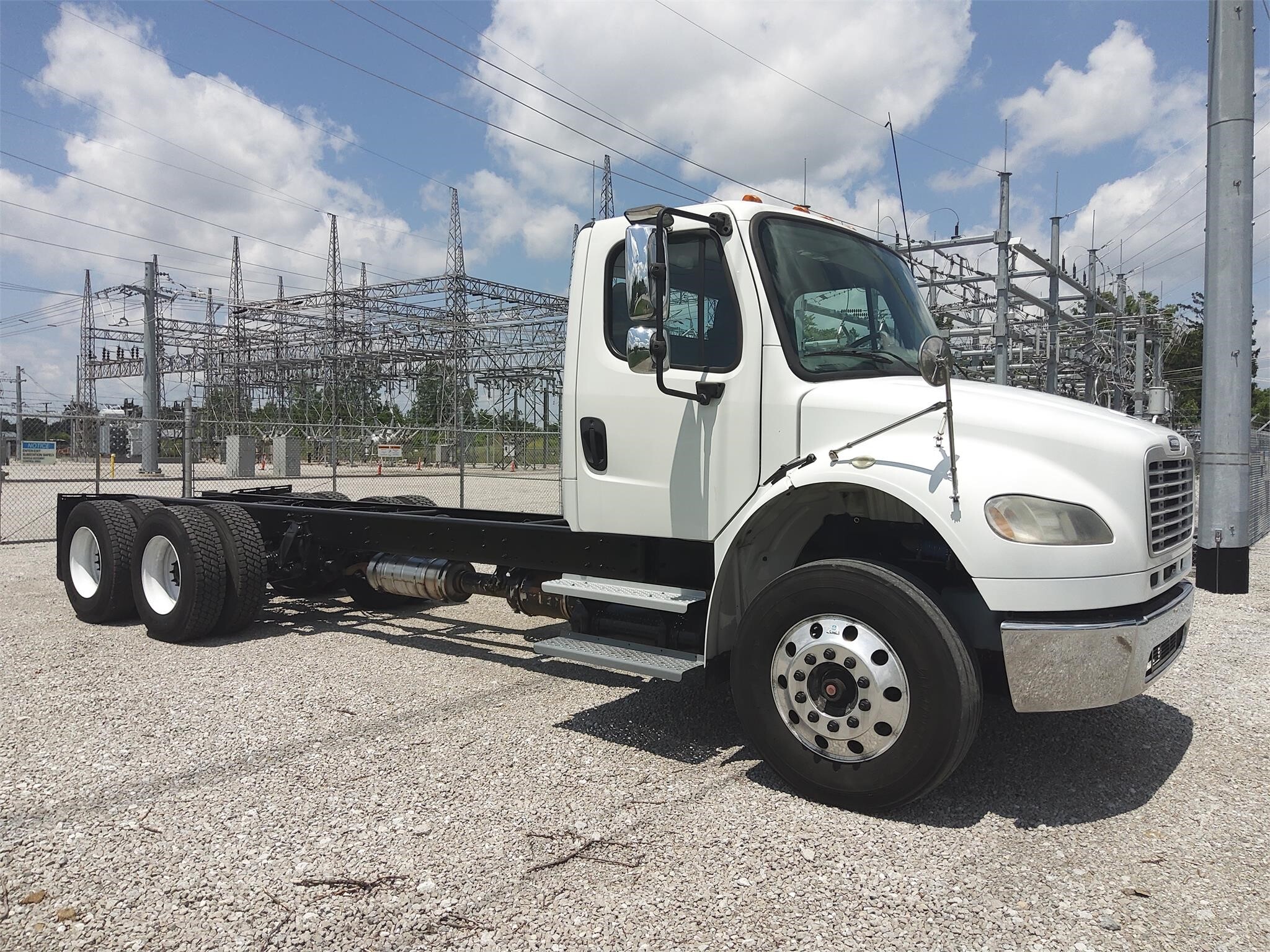 2014 FREIGHTLINER BUSINESS CLASS M2 106 in Fort Wayne, IN