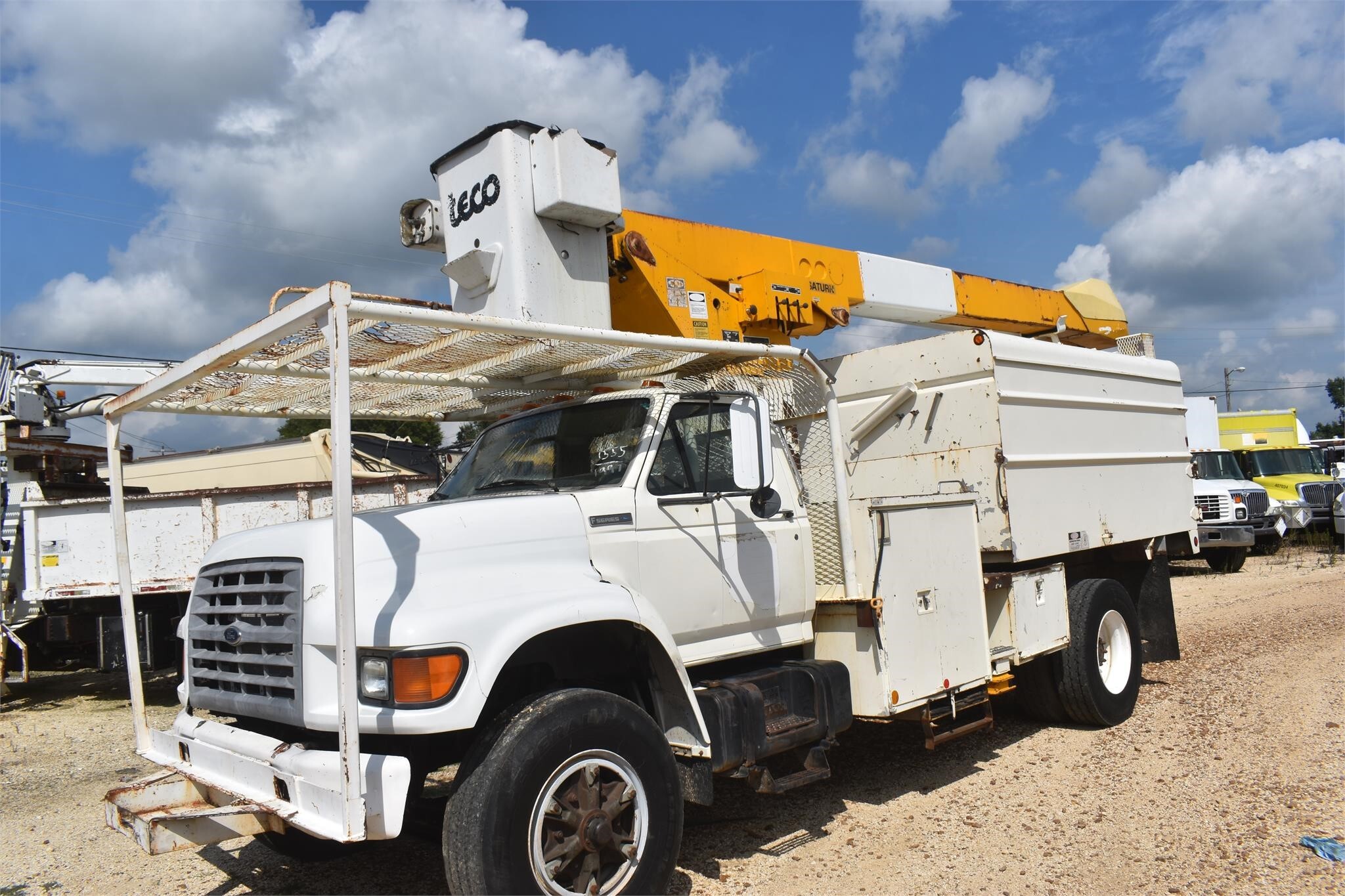 1997 FORD F800 in Covington, TN