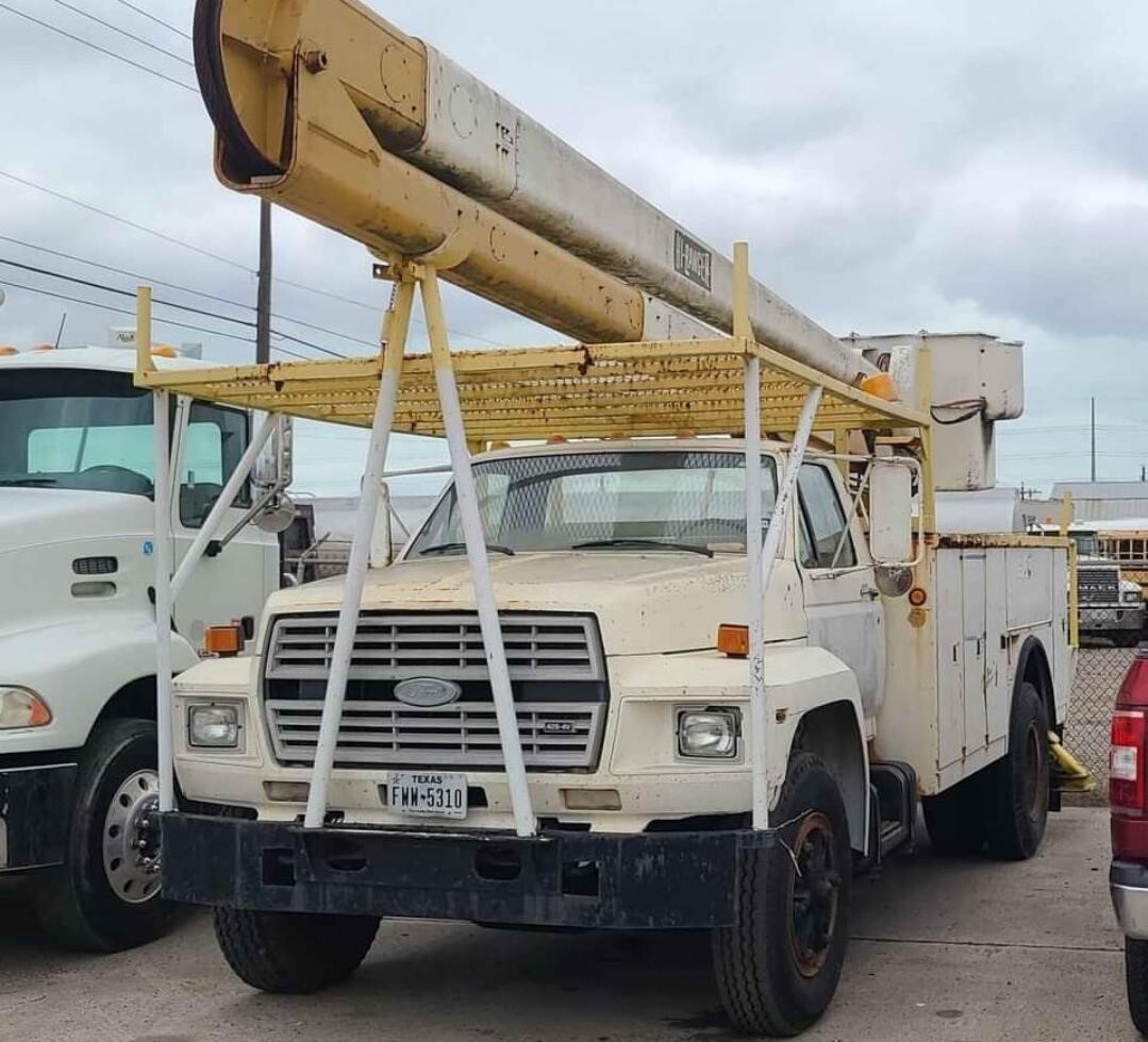 1989 FORD F700 in Corpus Christi, TX