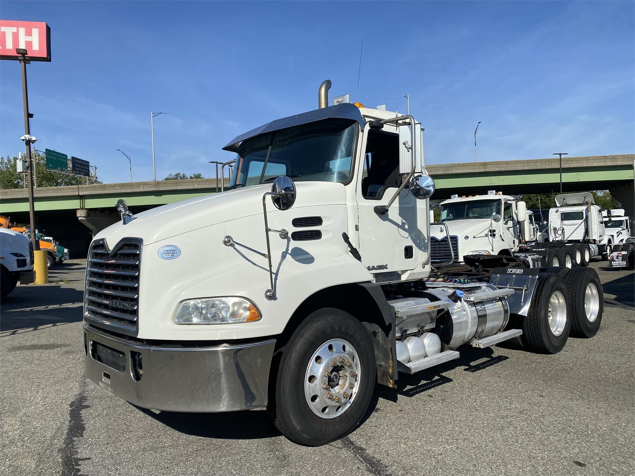 2016 MACK 600 in Bloomsbury, NJ