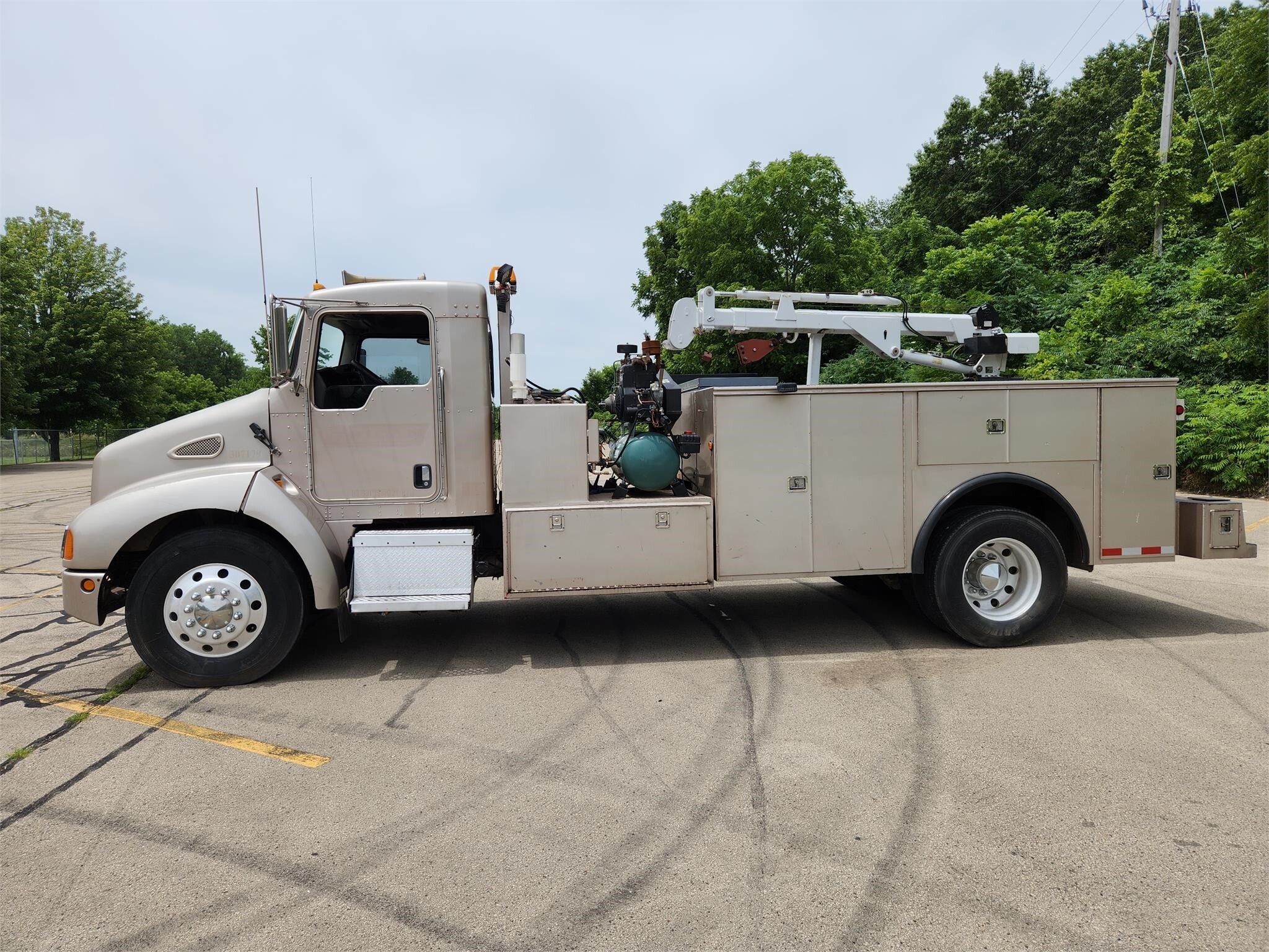 2007 KENWORTH T300 in Dubuque, IA