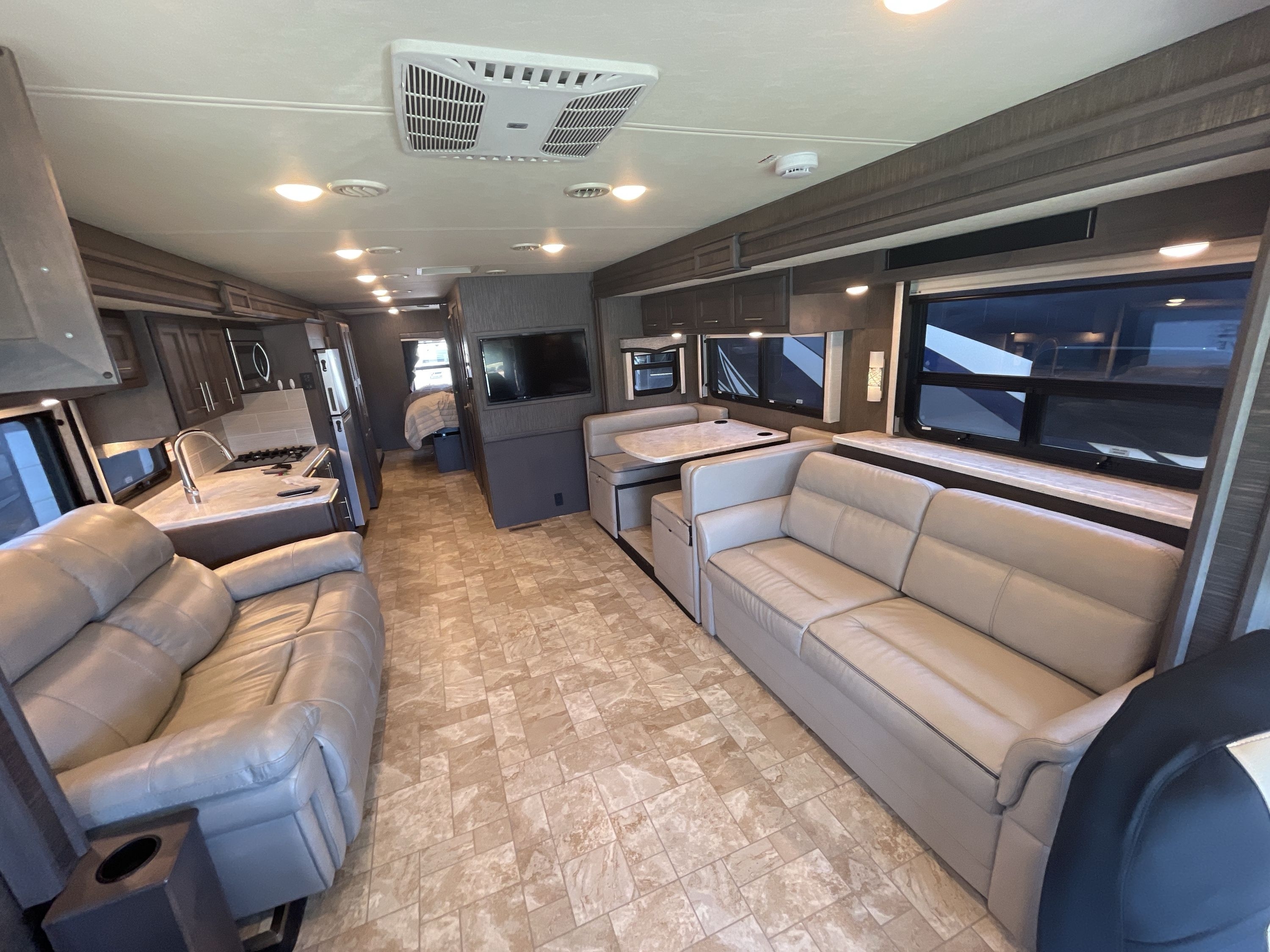 2021 Thor CHALLENGER 35MQ in holiday FL