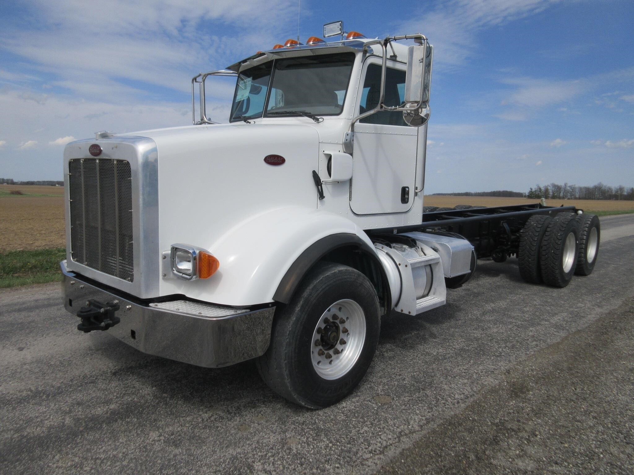 2014 PETERBILT 365 in Monroeville, IN