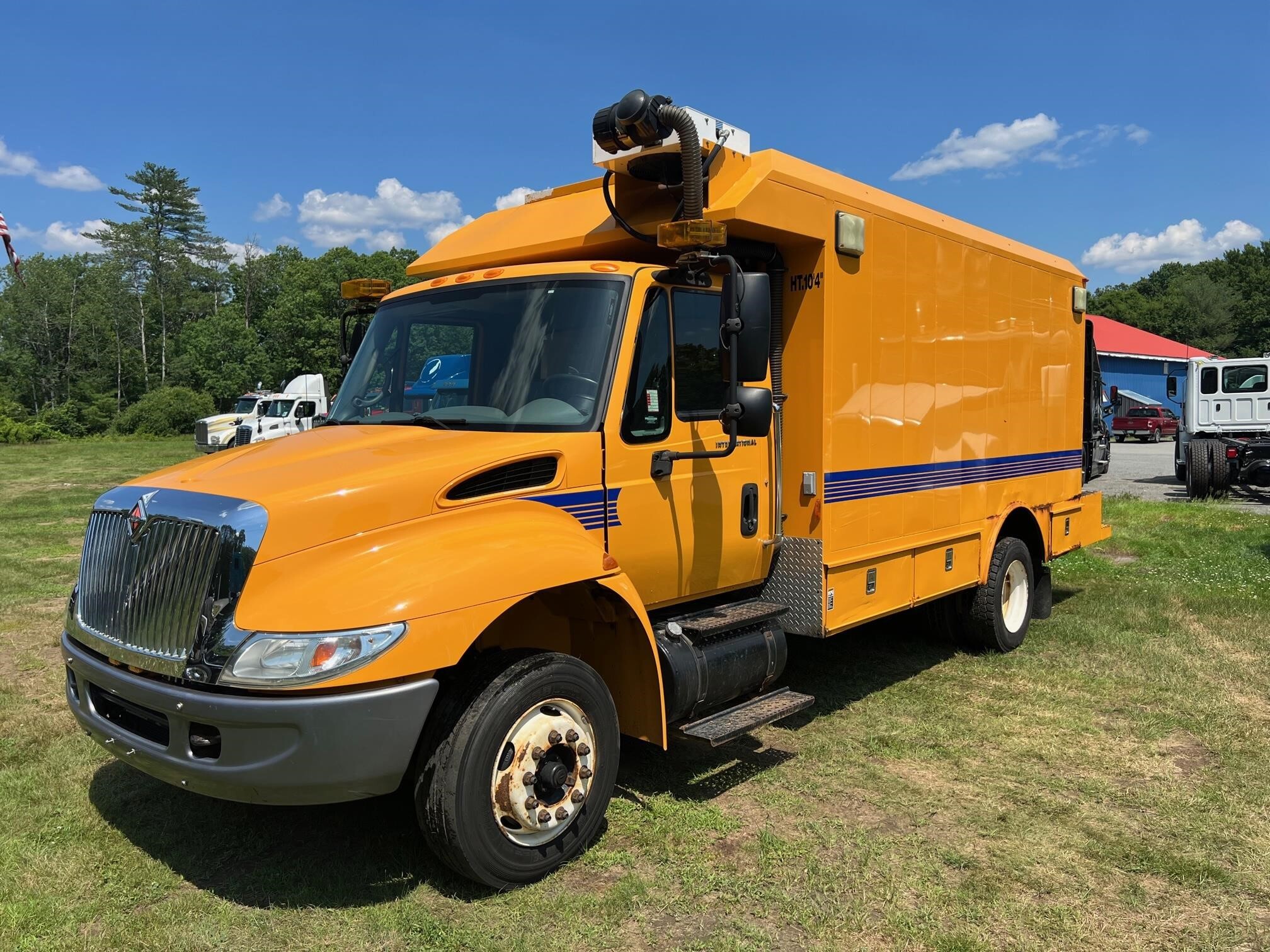 2007 INTERNATIONAL DURASTAR 4300 in Westminster, VT