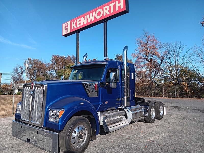 2025 KENWORTH W990 in Coopersburg, PA