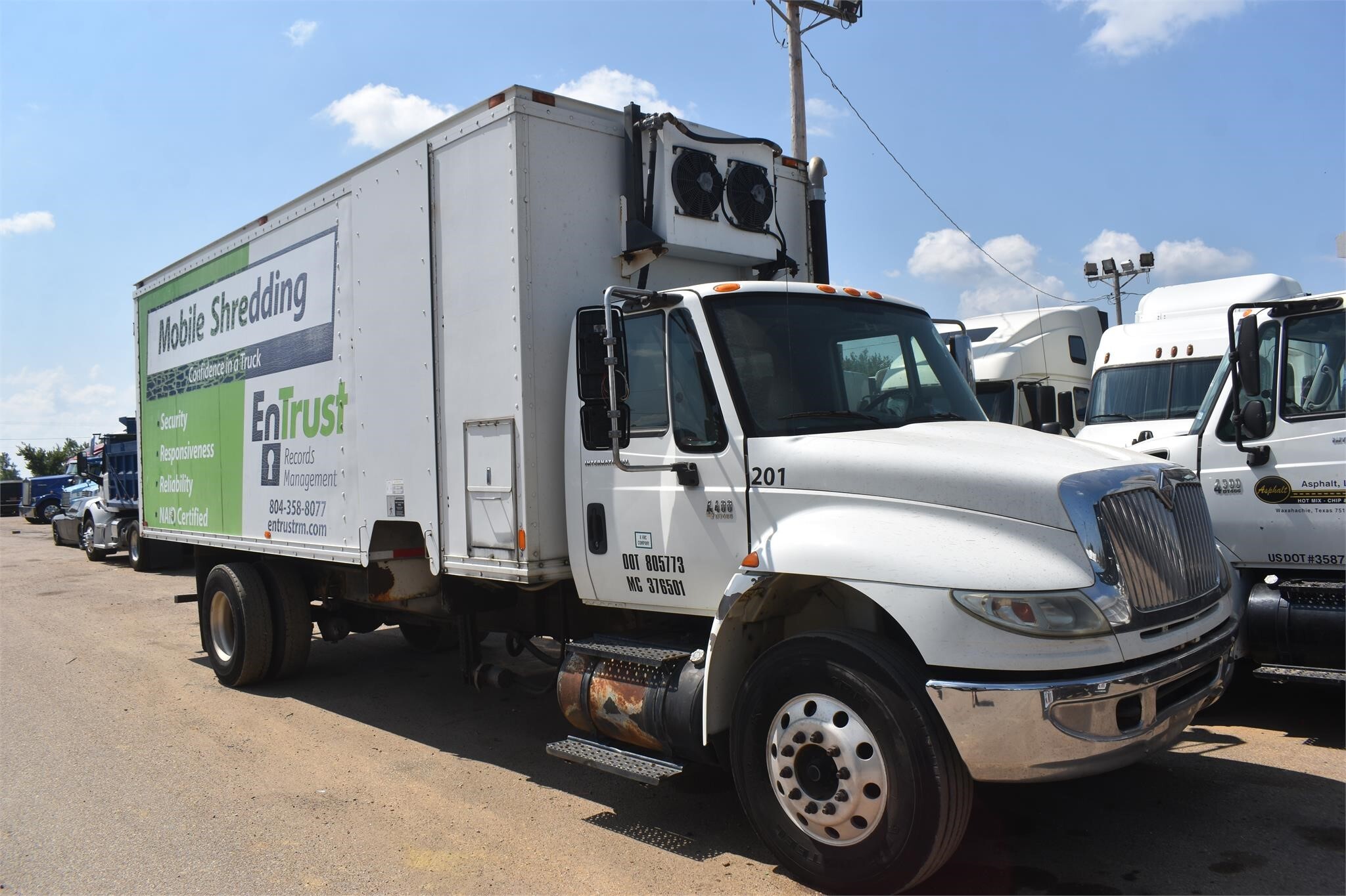 2005 INTERNATIONAL DURASTAR 4400 in Covington, TN