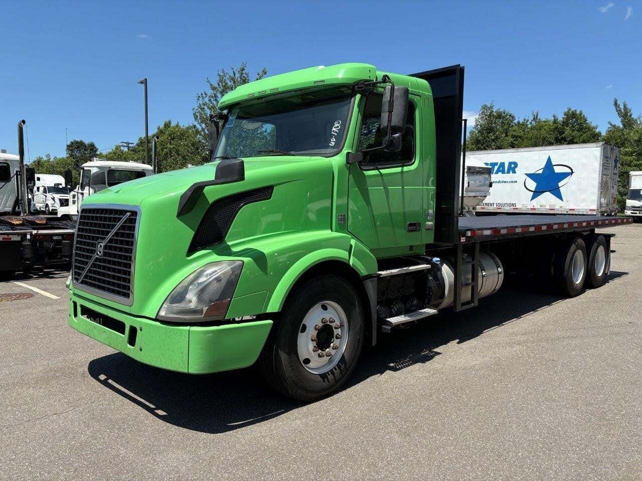 2018 VOLVO VNL64300 in Milford, CT