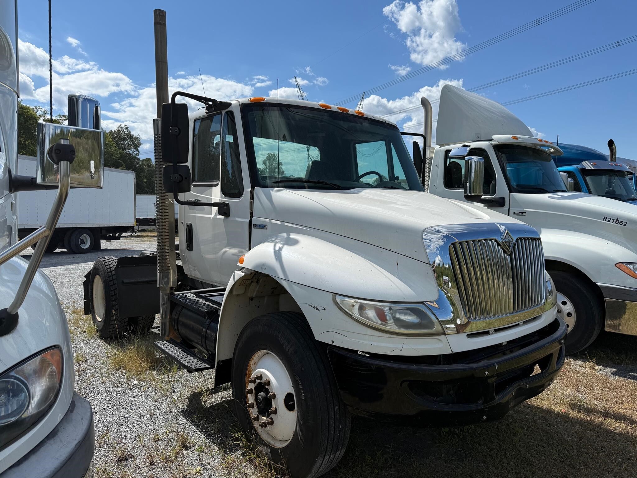 2009 INTERNATIONAL DURASTAR 4400 in Lynchburg, VA