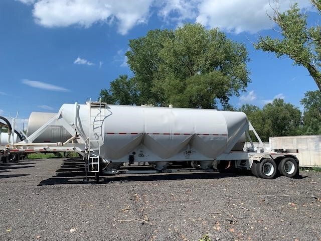 1972 FRUEHAUF REBUILT PNEUMATIC 1040CUFT in Gary, IN