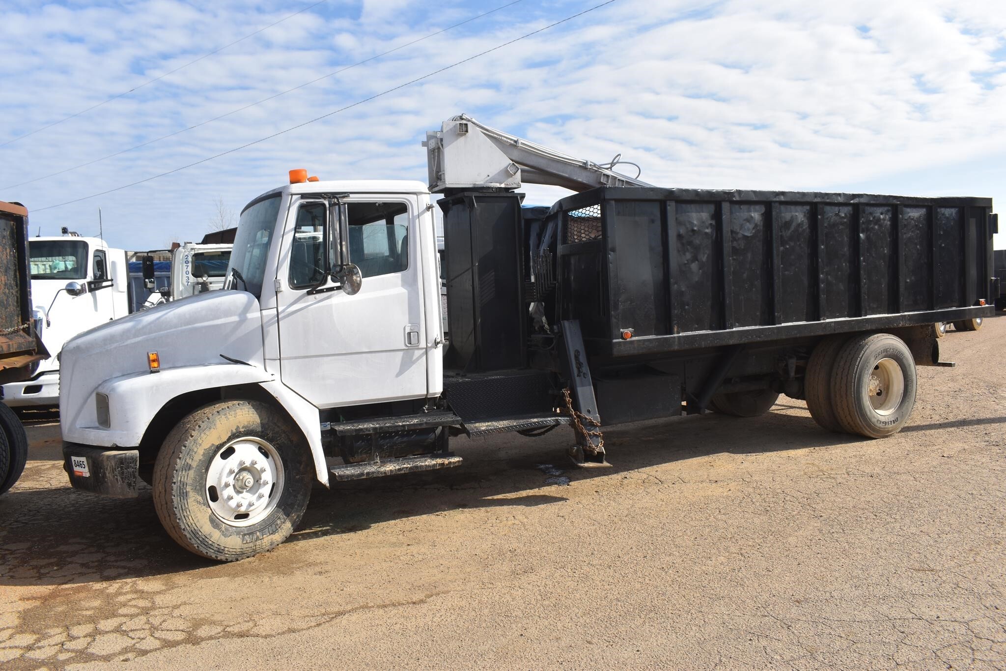 2004 FREIGHTLINER FL70 in Covington, TN