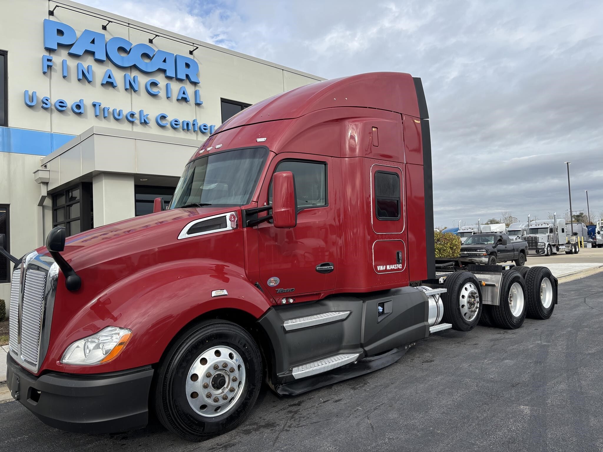 2021 KENWORTH T680 in Minooka, IL