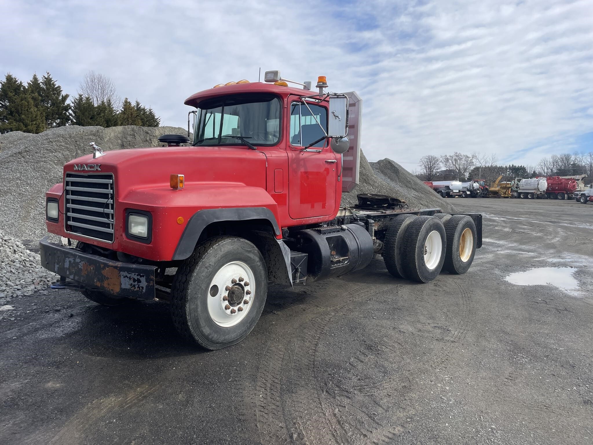 2000 MACK RD690S in Orange, VA