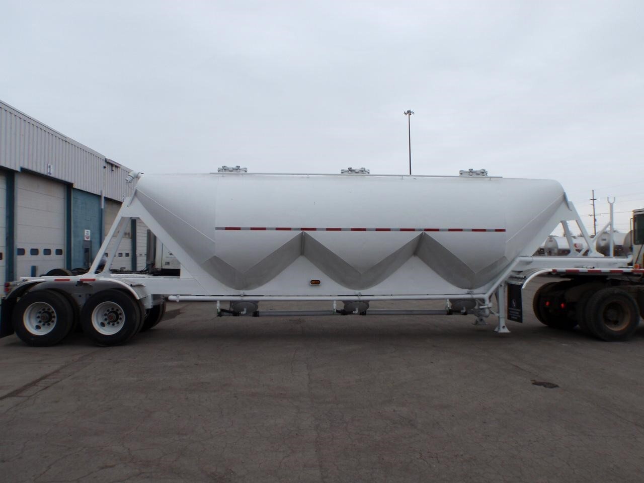 1970 FRUEHAUF REBUILT, 1040 cuft, STEEL, AIR RIDE in Gary, IN