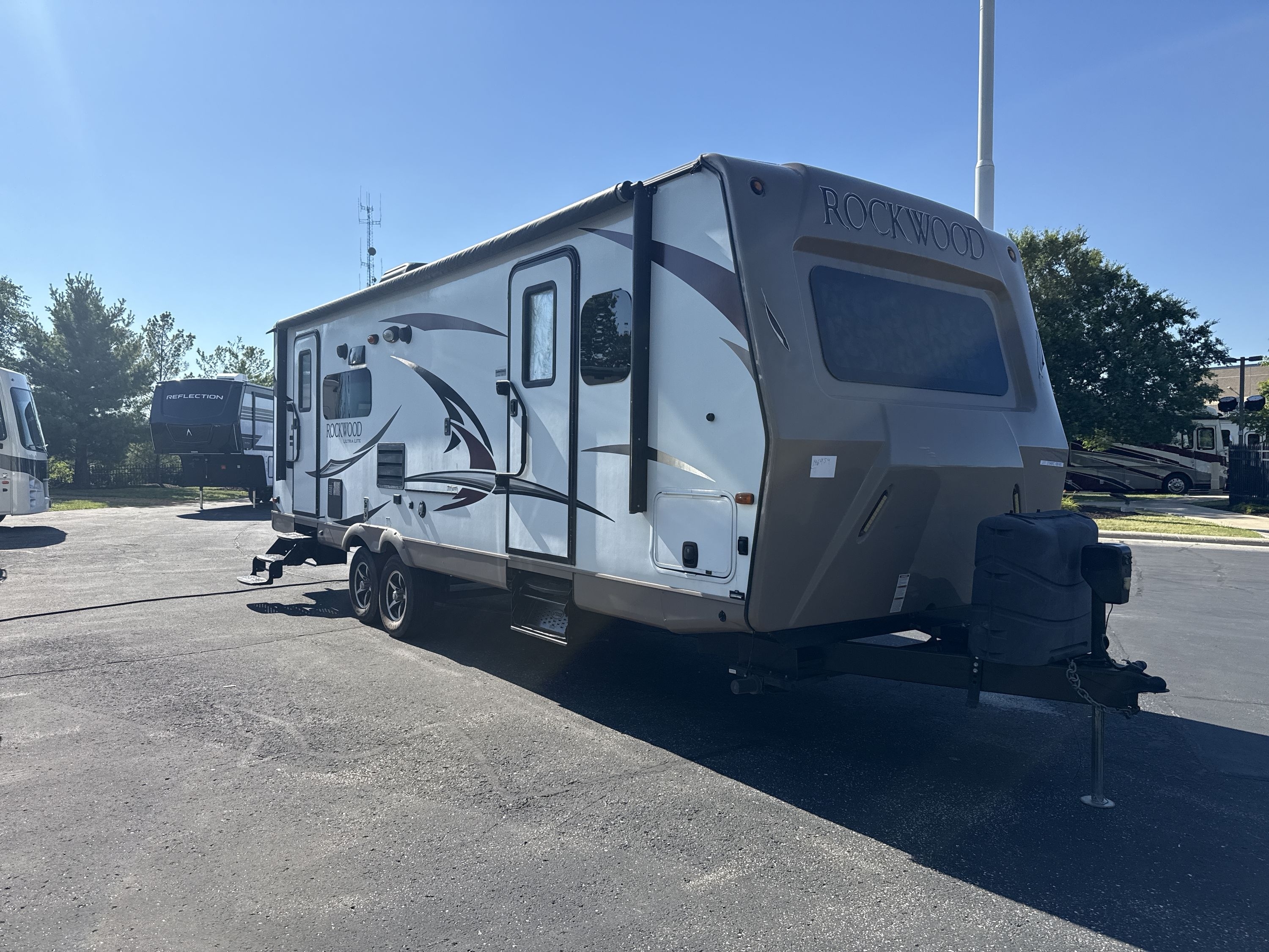2017 Forest River ROCKWOOD SIGNATURE ULTRA LITE 8281WS in sturtevant WI