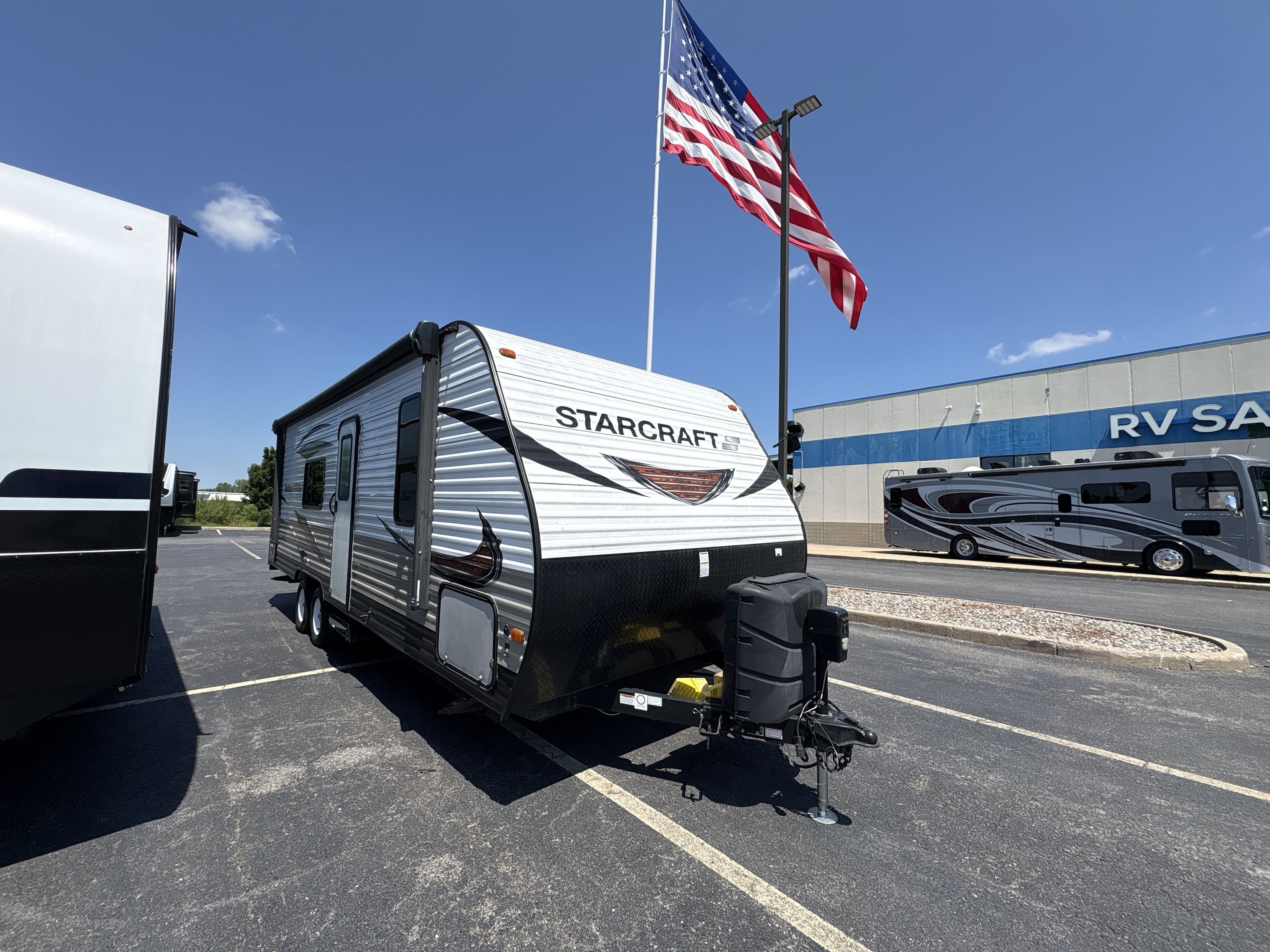 2019 Starcraft AUTUMN RIDGE OUTFITTER 26BH RV
