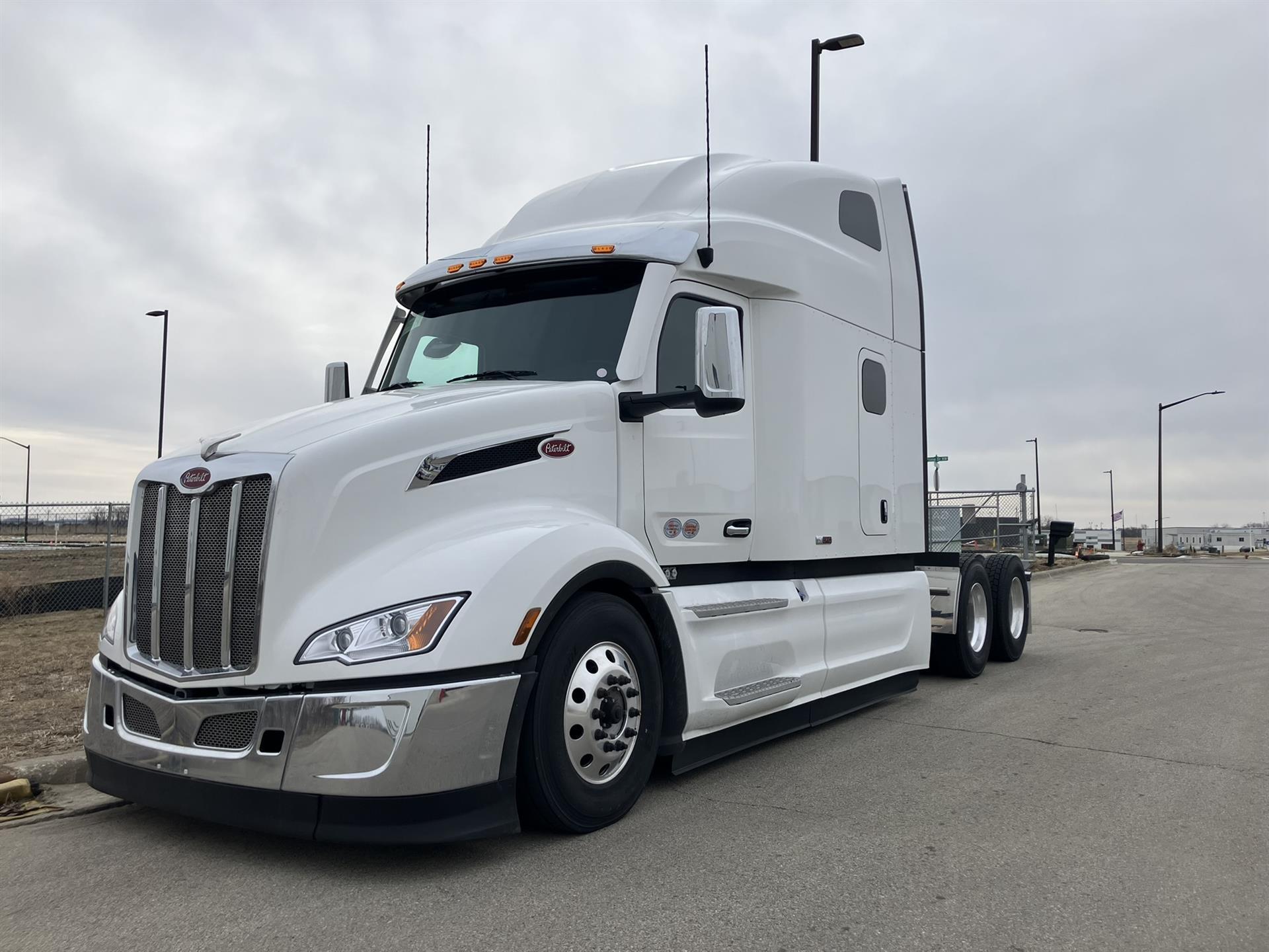 2027 Peterbilt 579 in Stewartville, MN