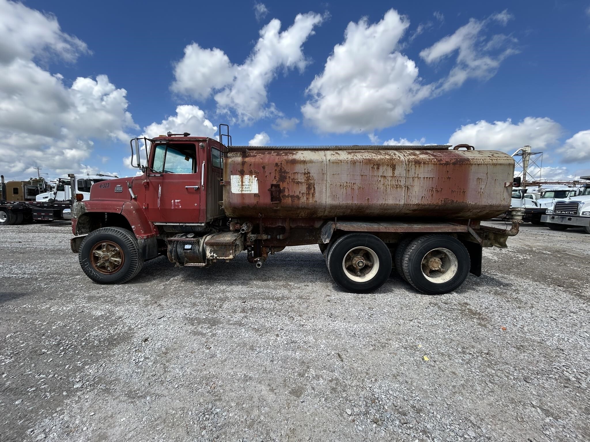 1981 FORD 8000 in Covington, TN