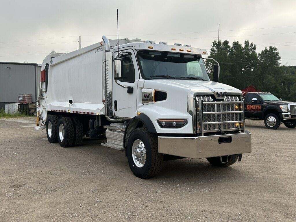 2025 WESTERN STAR 47X in Lansing, MI