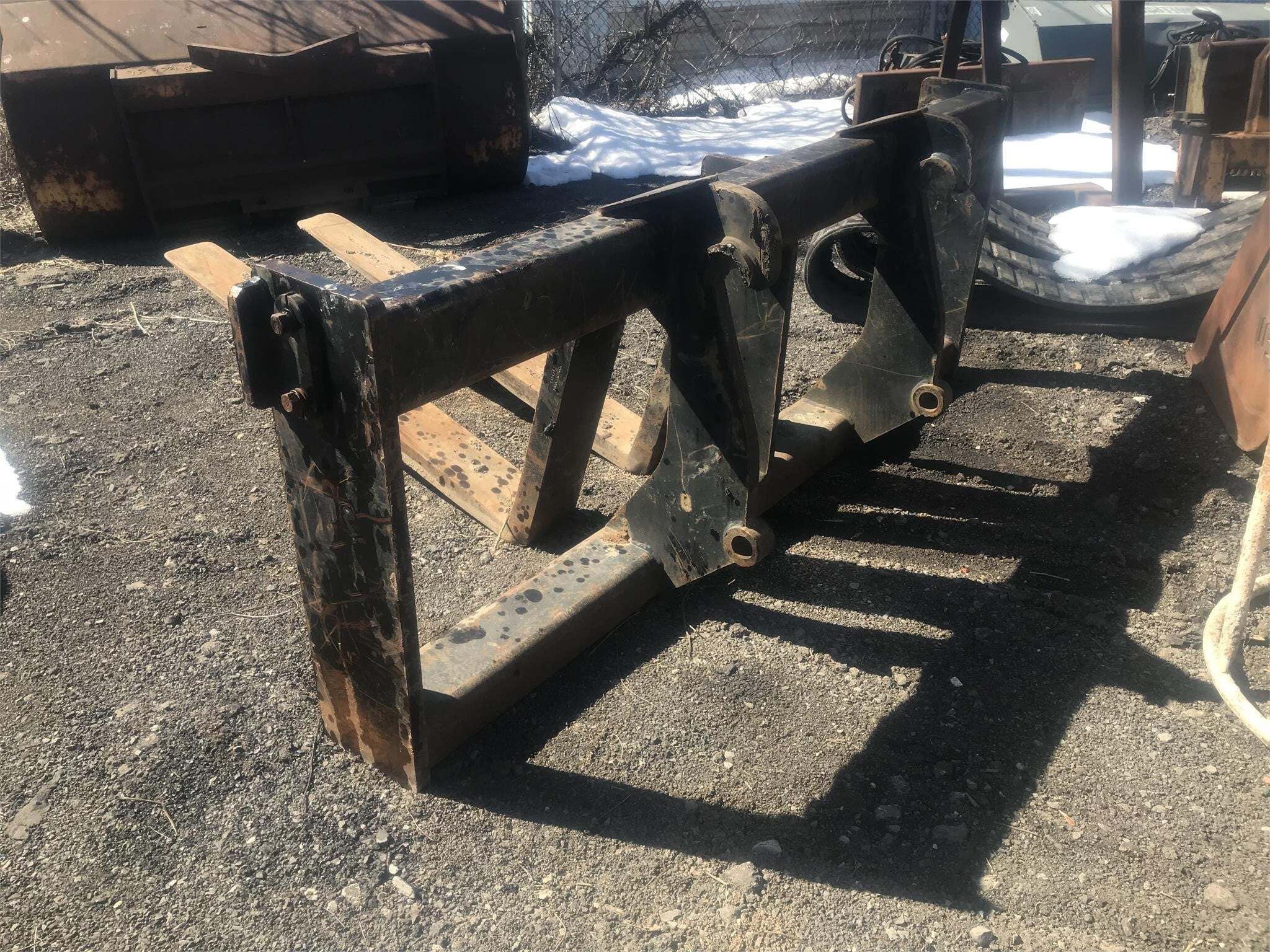2000 CATERPILLAR Attachment in Rochester, NY