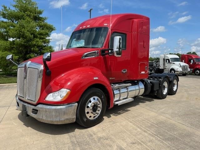 2022 KENWORTH T680 in East Saint Louis, IL