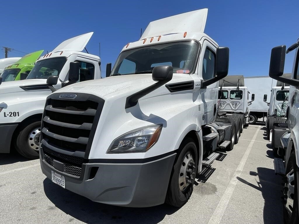 2019 FREIGHTLINER CASCADIA 126 in Fontana, CA