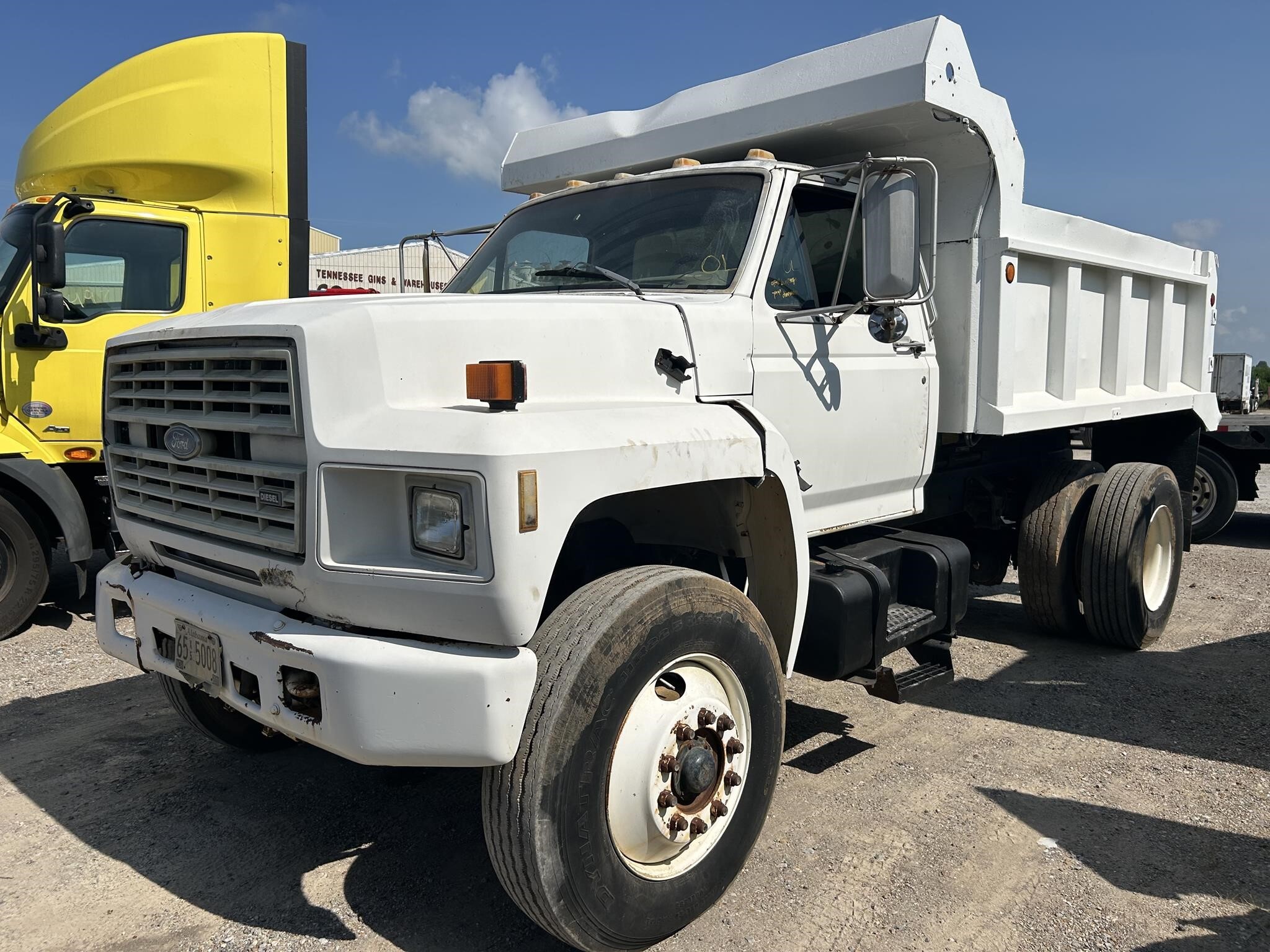 1991 FORD F800 in Covington, TN