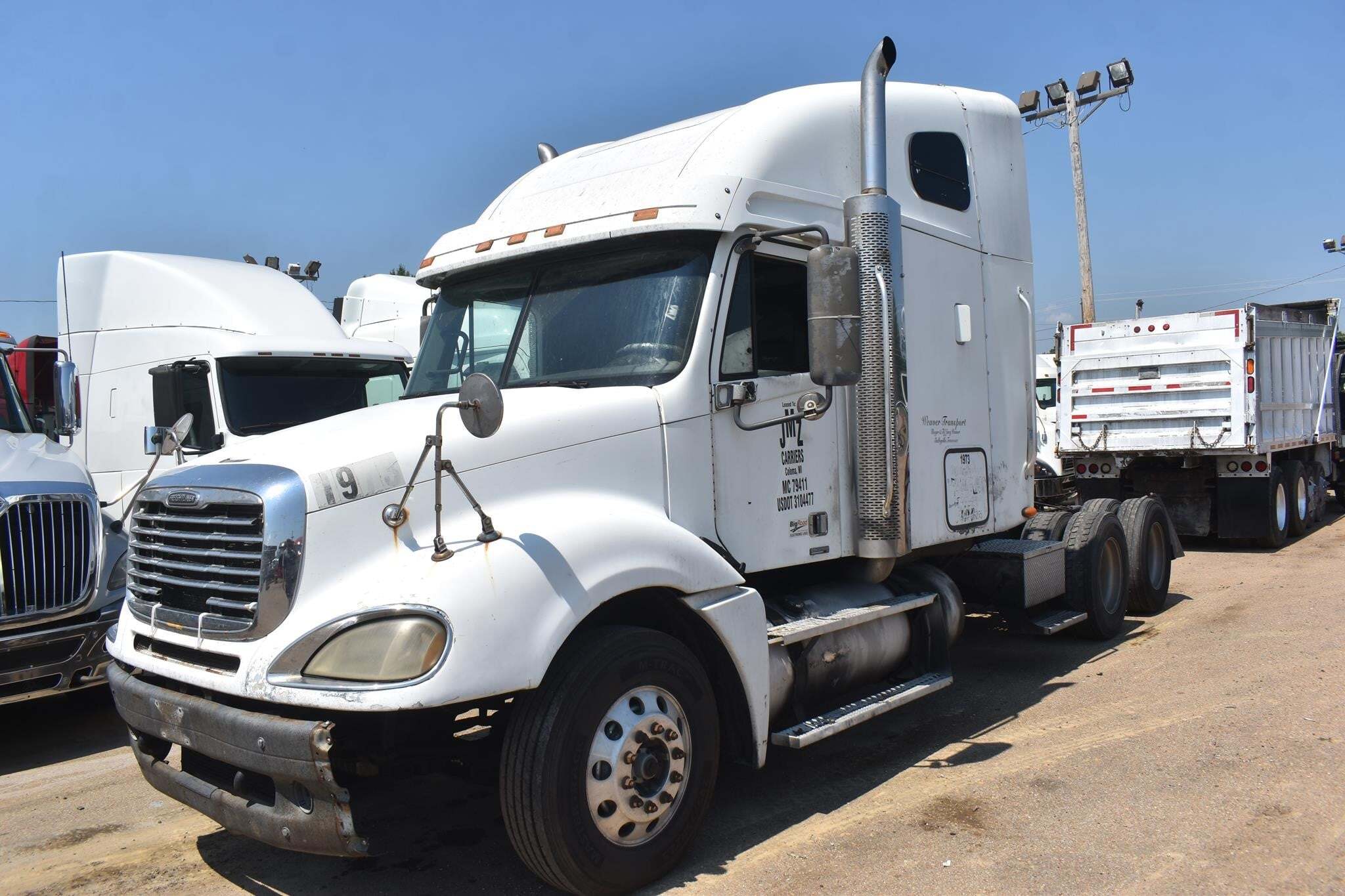 2005 FREIGHTLINER COLUMBIA in Covington, TN
