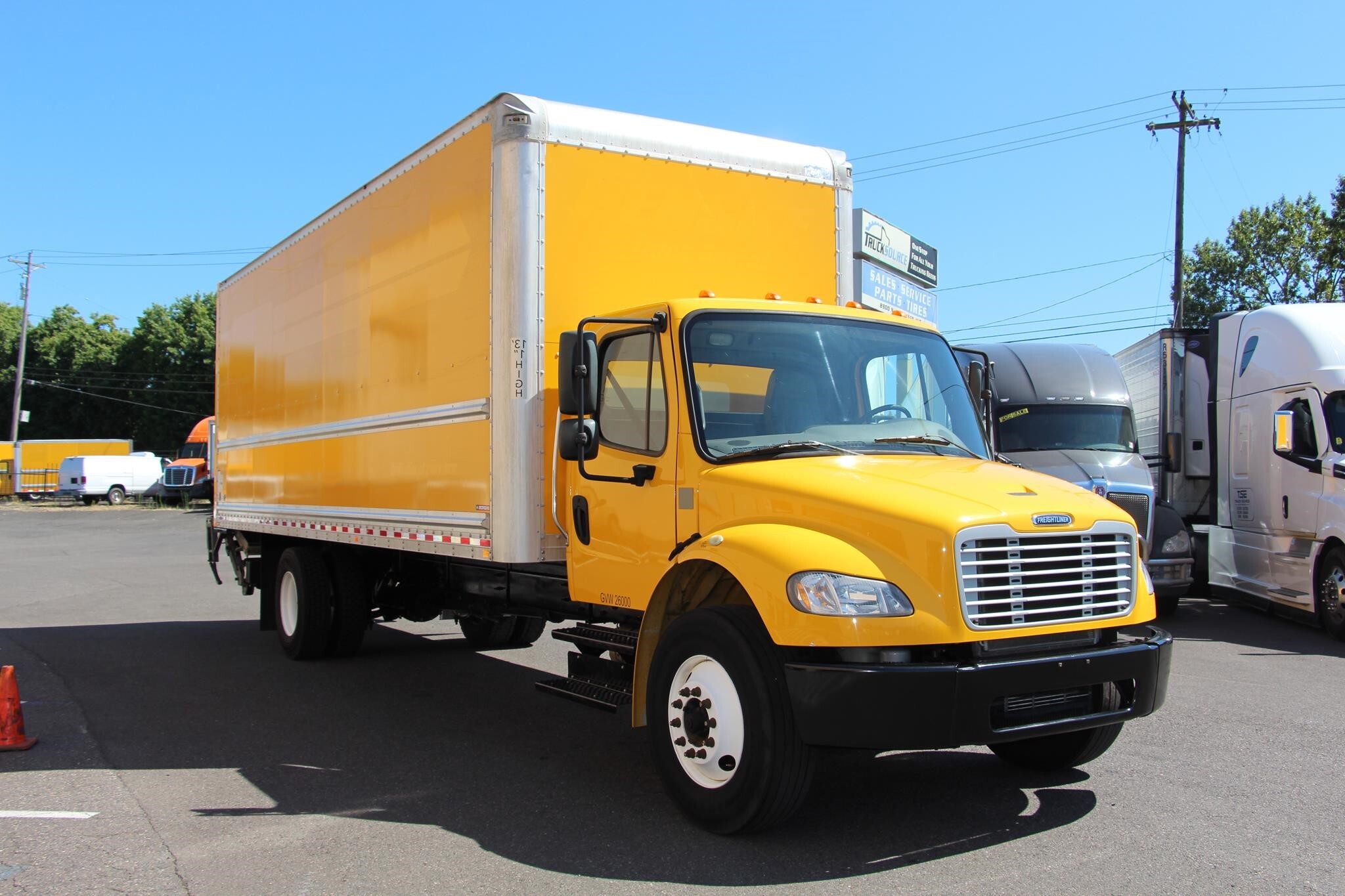 2019 FREIGHTLINER BUSINESS CLASS M2 106 in Portland, OR